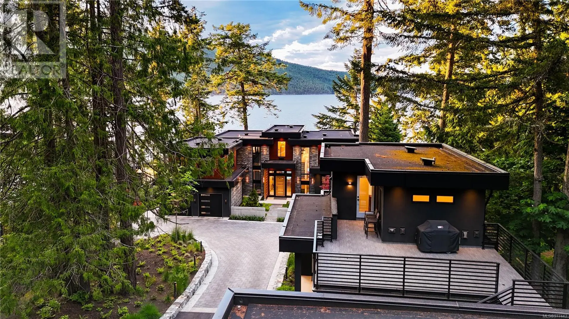 Property at 848 Lands End Rd, North Saanich, BC