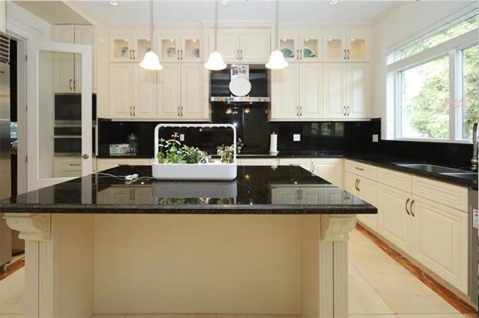 875 W 38th Avenue - Image 7