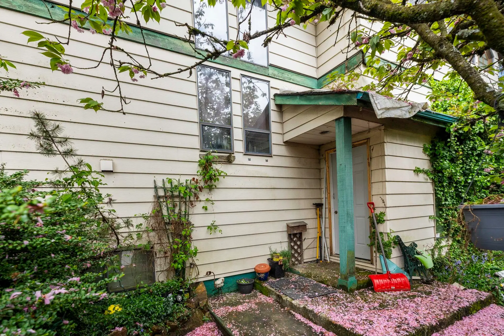 451 E Eighth Avenue - Image 3