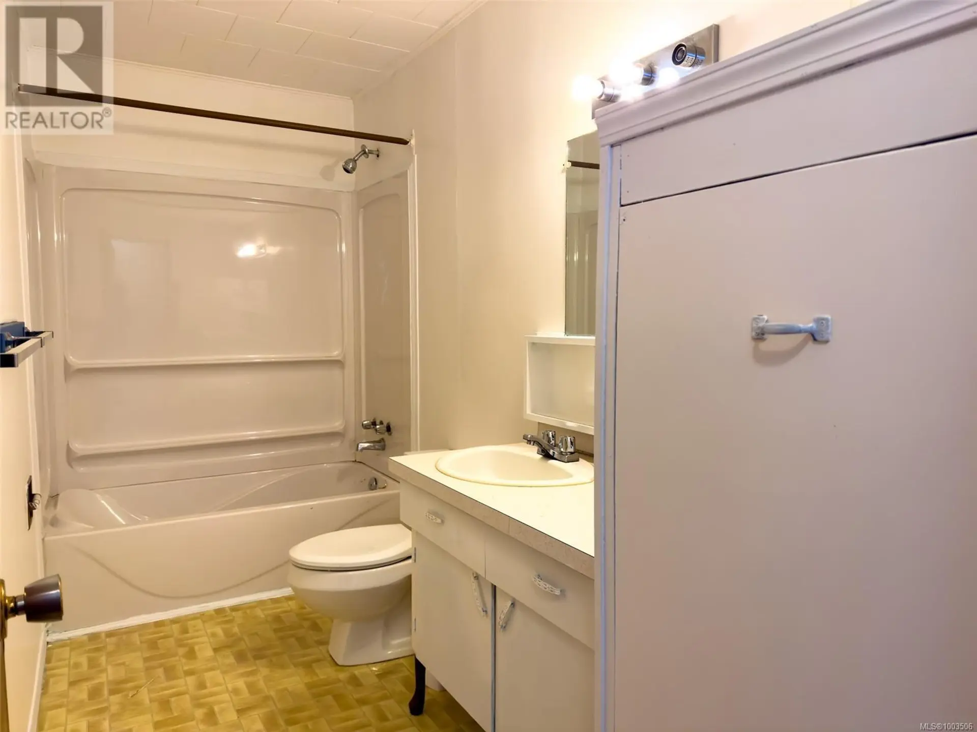 461 Coal Harbour Rd - Image 15