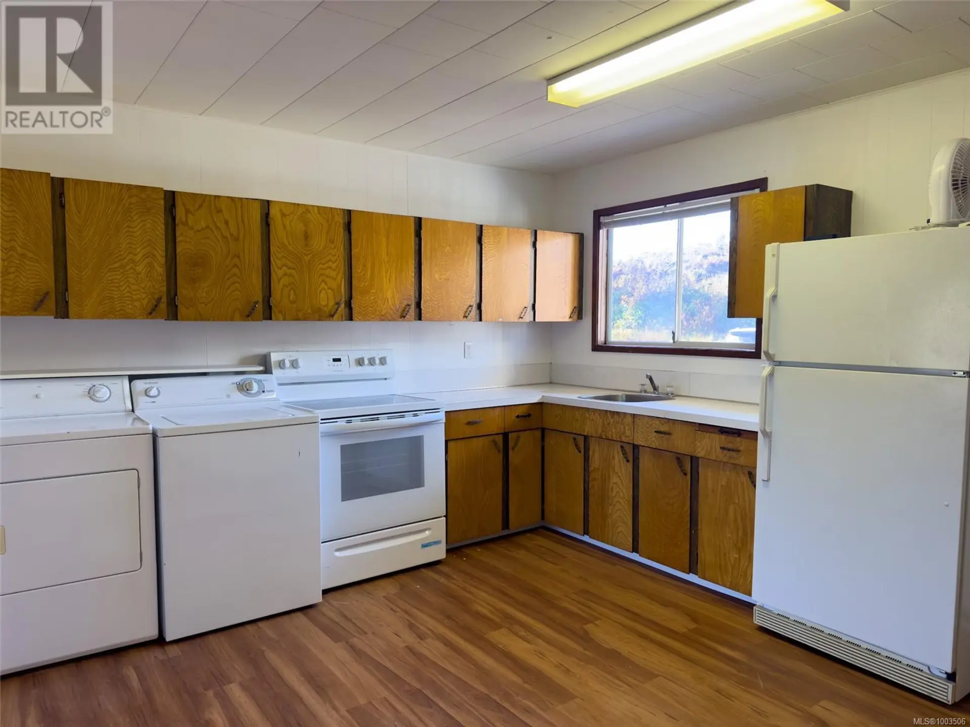 461 Coal Harbour Rd - Image 6