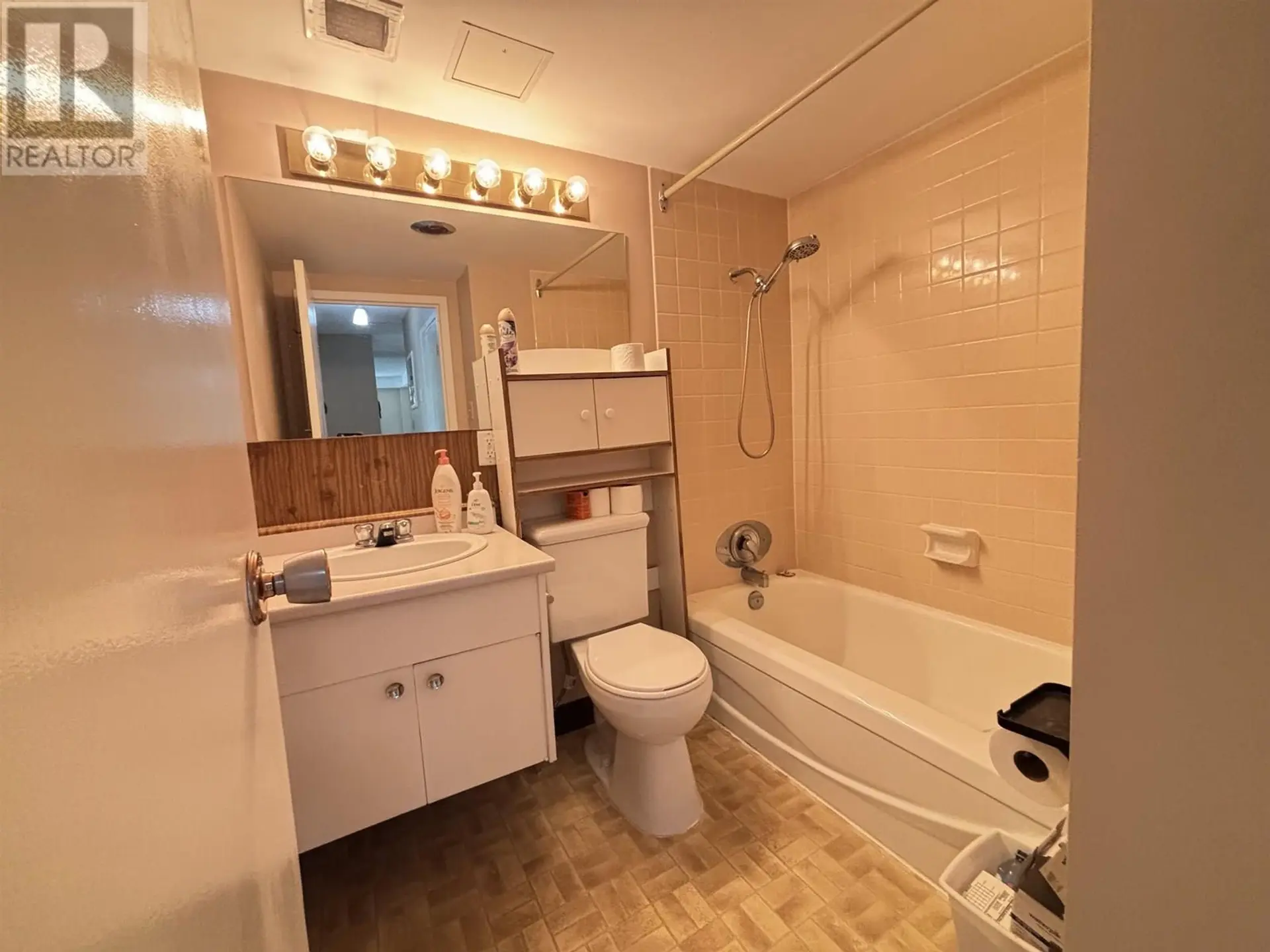 #308 1501 QUEENSWAY - Image 8