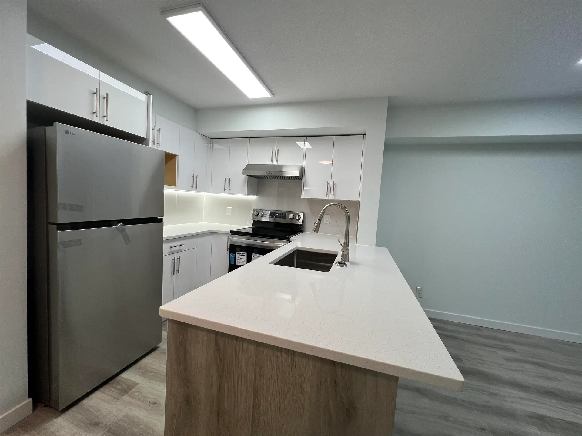 #904 6119 Cooney Road - Image 11