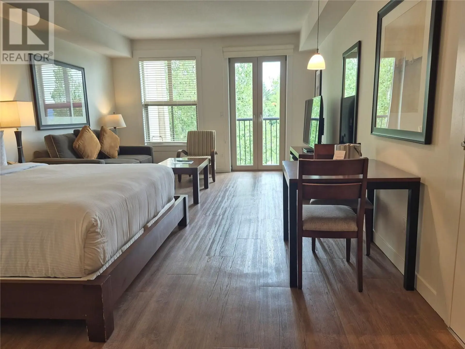 #302 4200 Lakeshore Drive Drive - Image 2