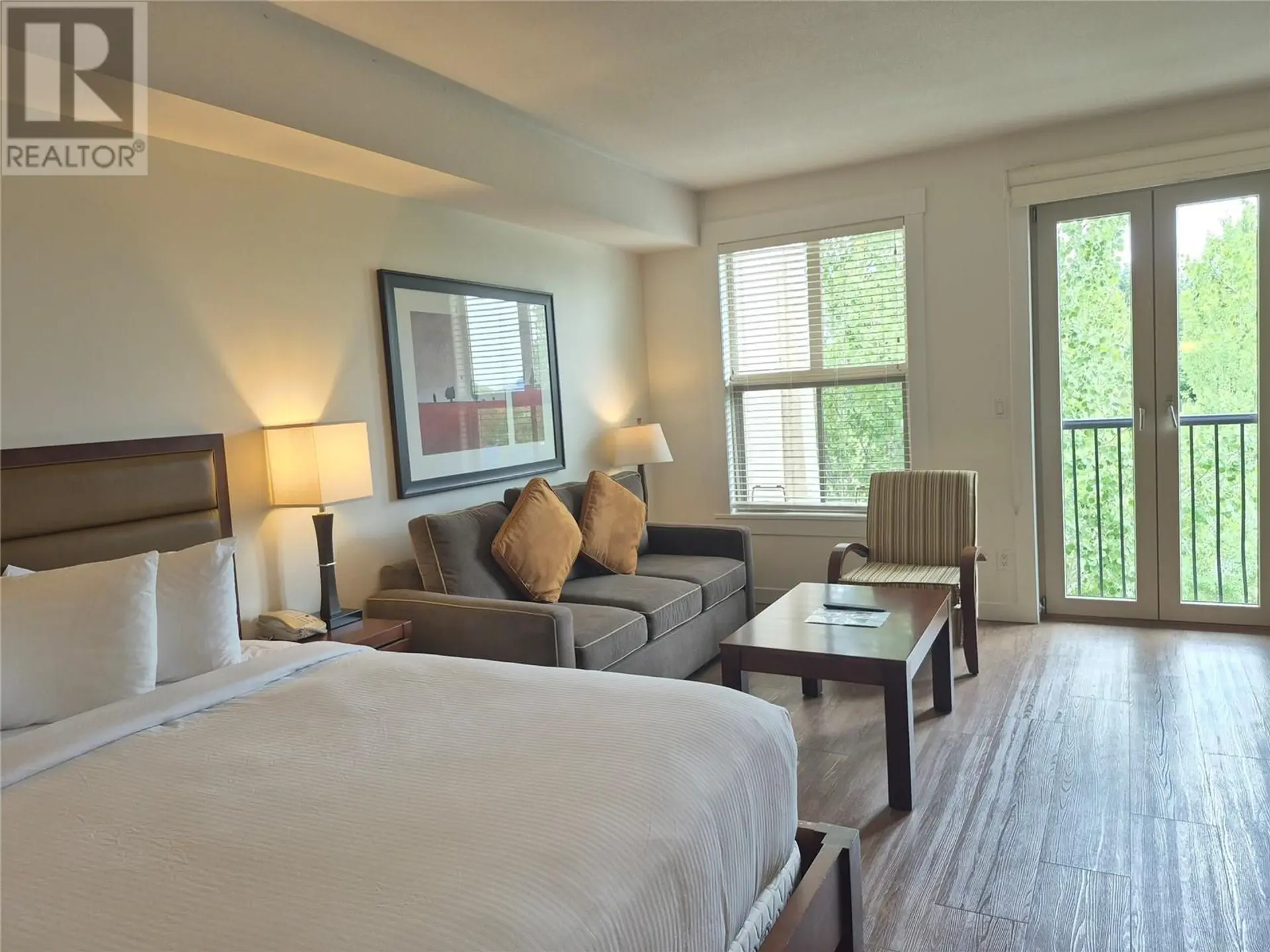 #302 4200 Lakeshore Drive Drive - Image 4