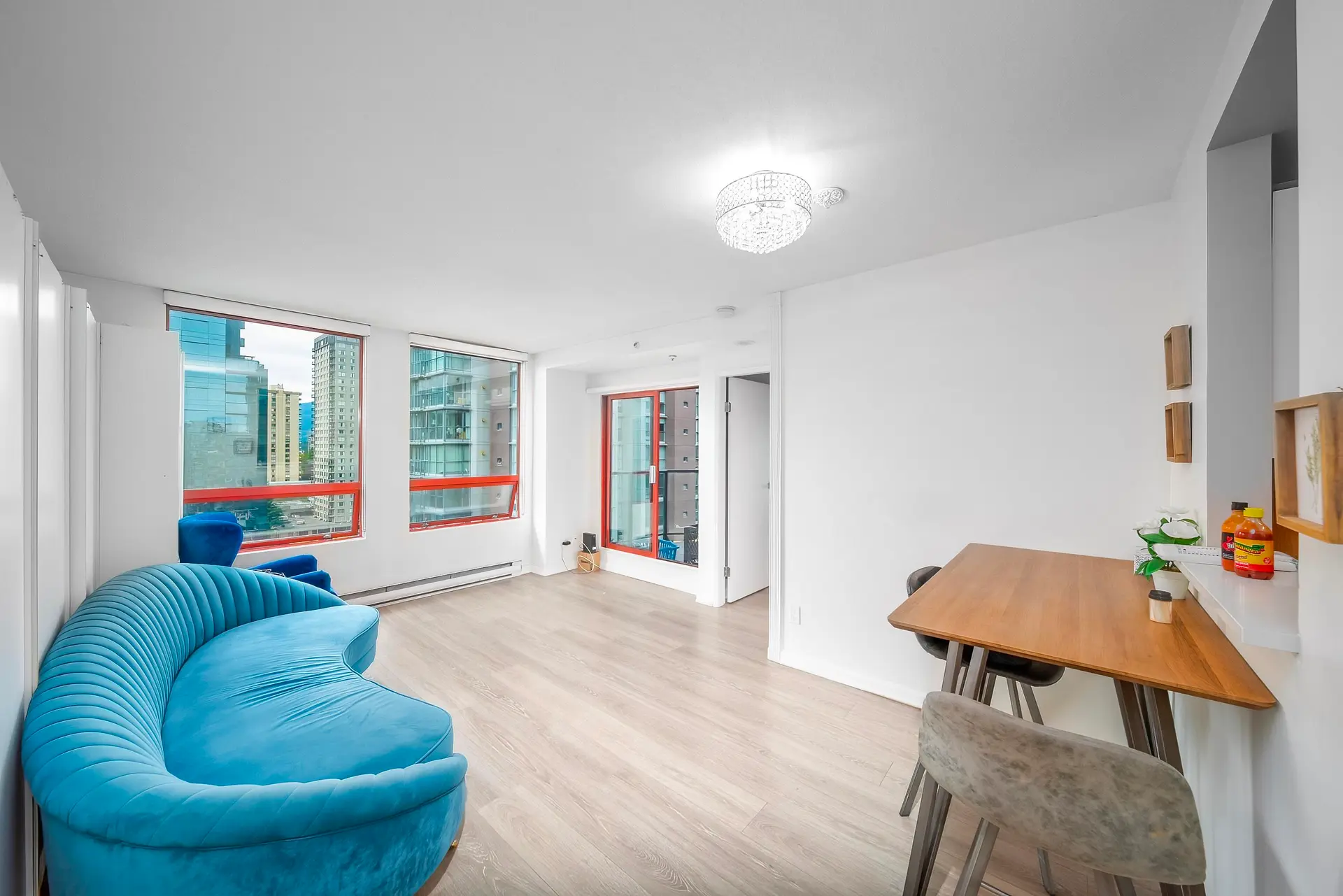 #1604 811 Helmcken Street - Image 2