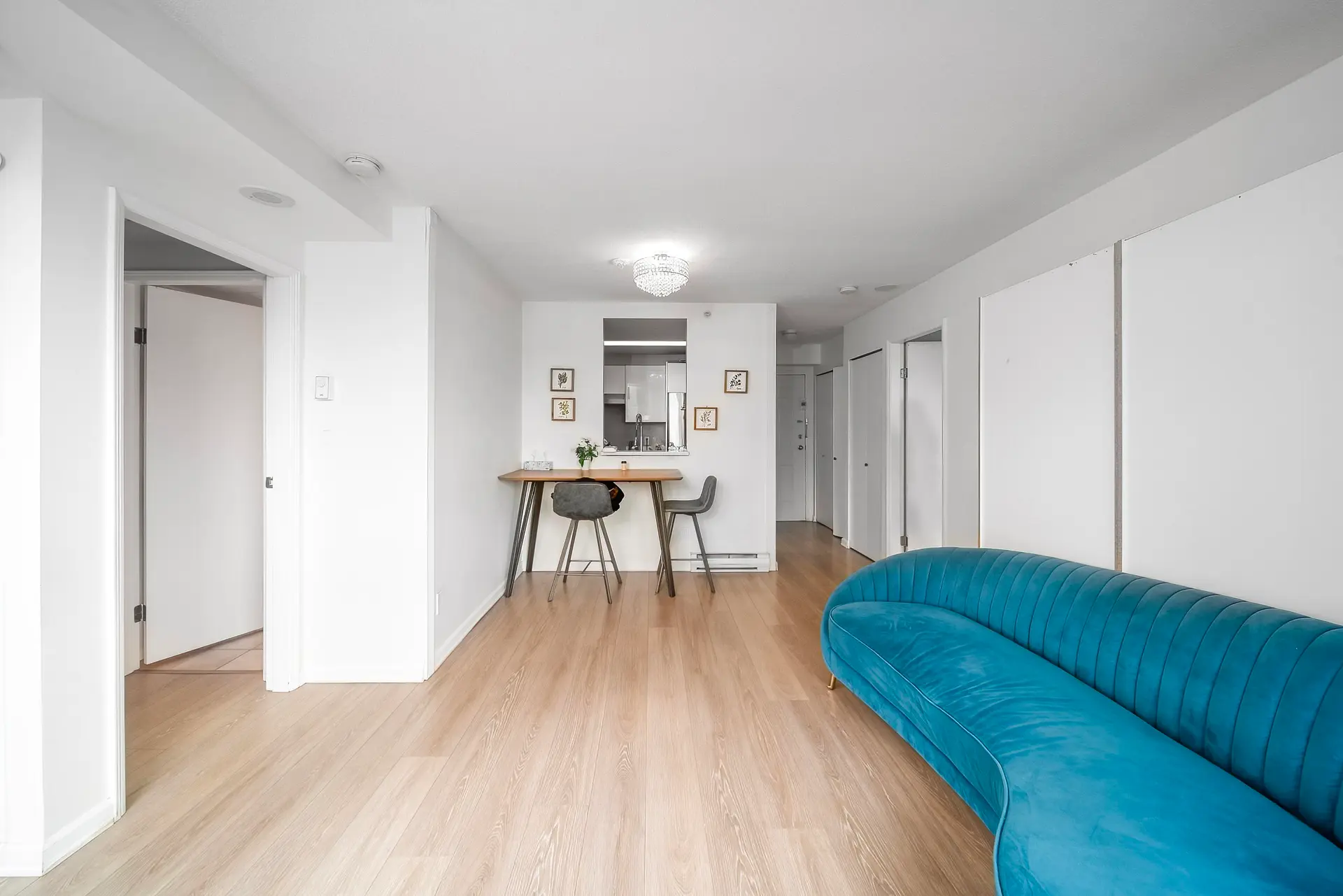 #1604 811 Helmcken Street - Image 4