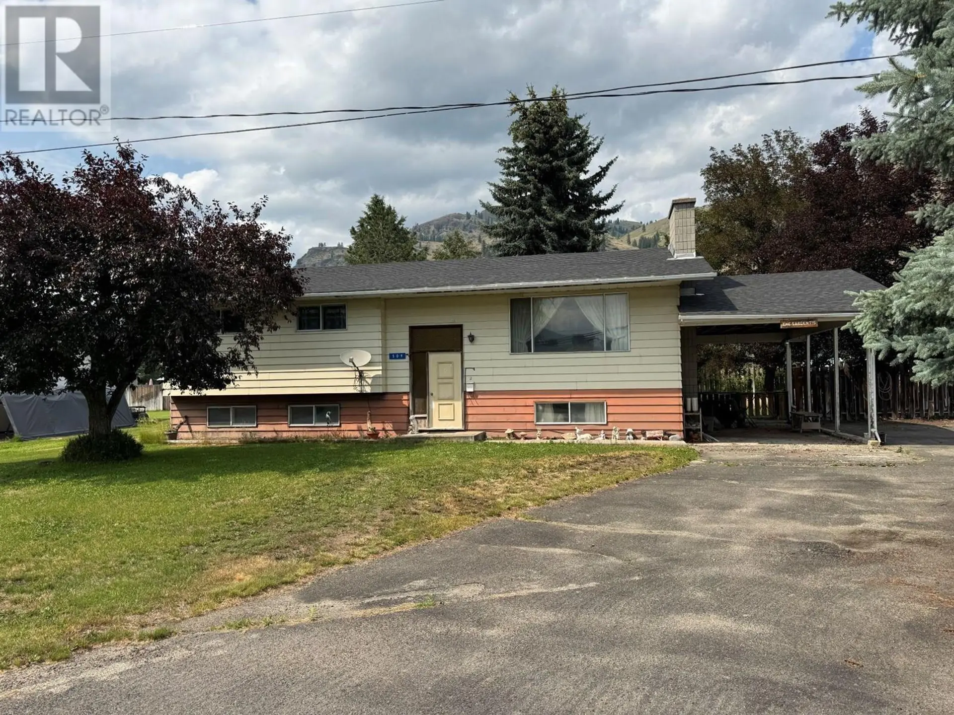 Property at 509 7th Avenue, Midway, BC