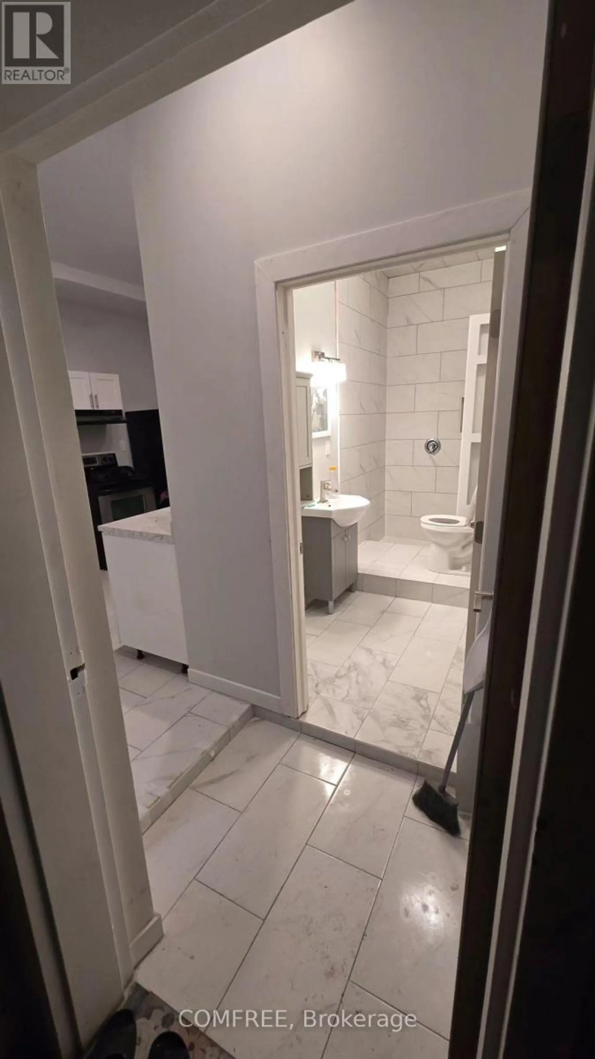 90 RIVERSIDE DRIVE - Image 3