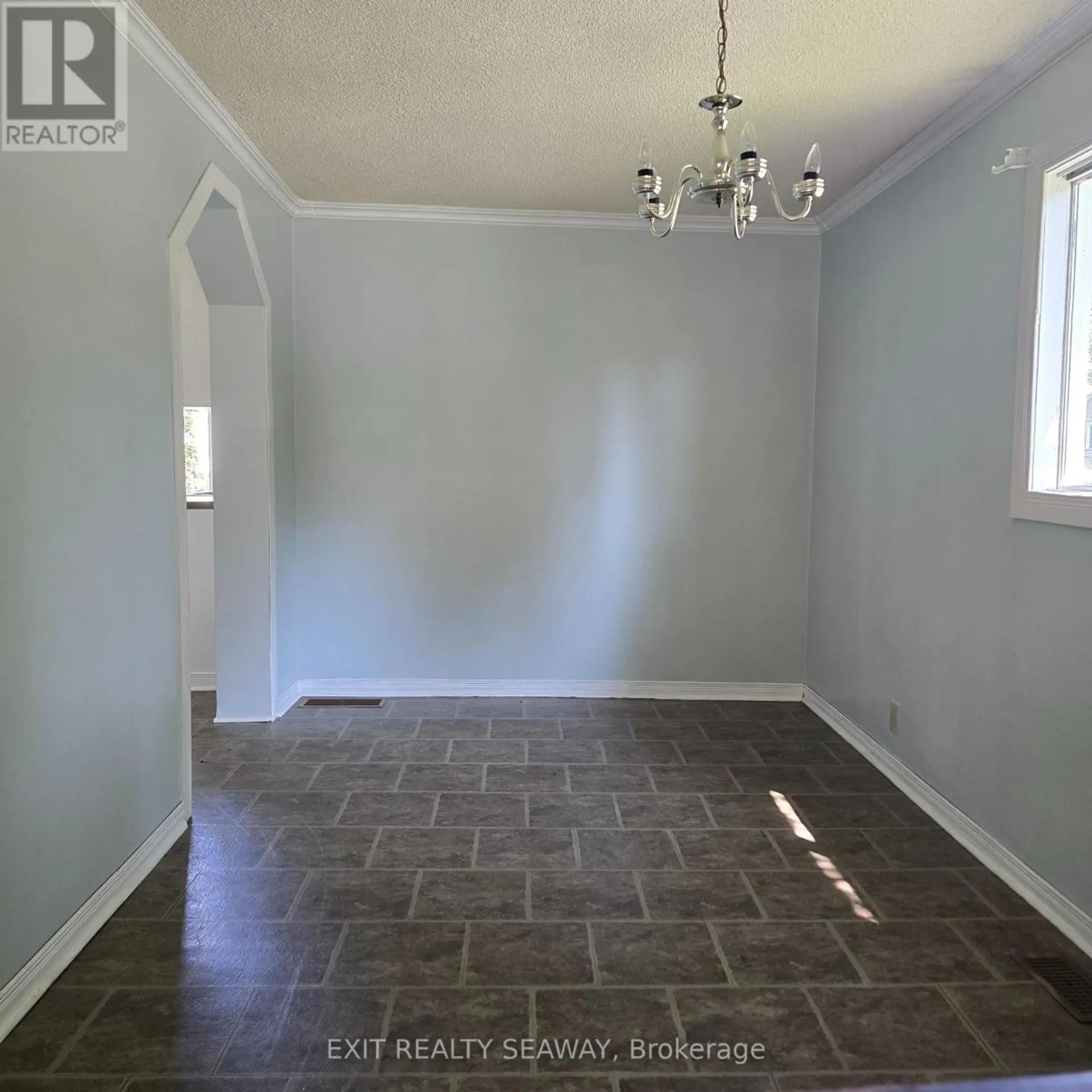 8154 VICTORIA STREET - Image 5