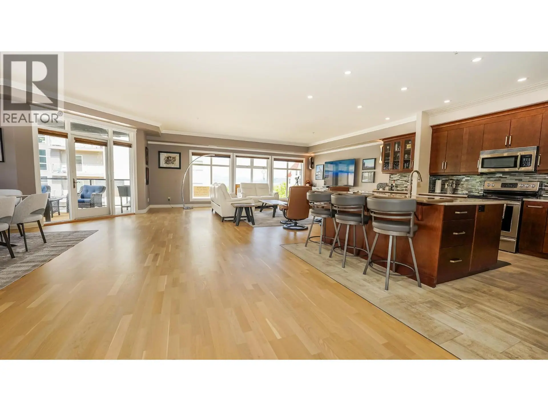 #302 160 Harbourfront Drive - Image 4