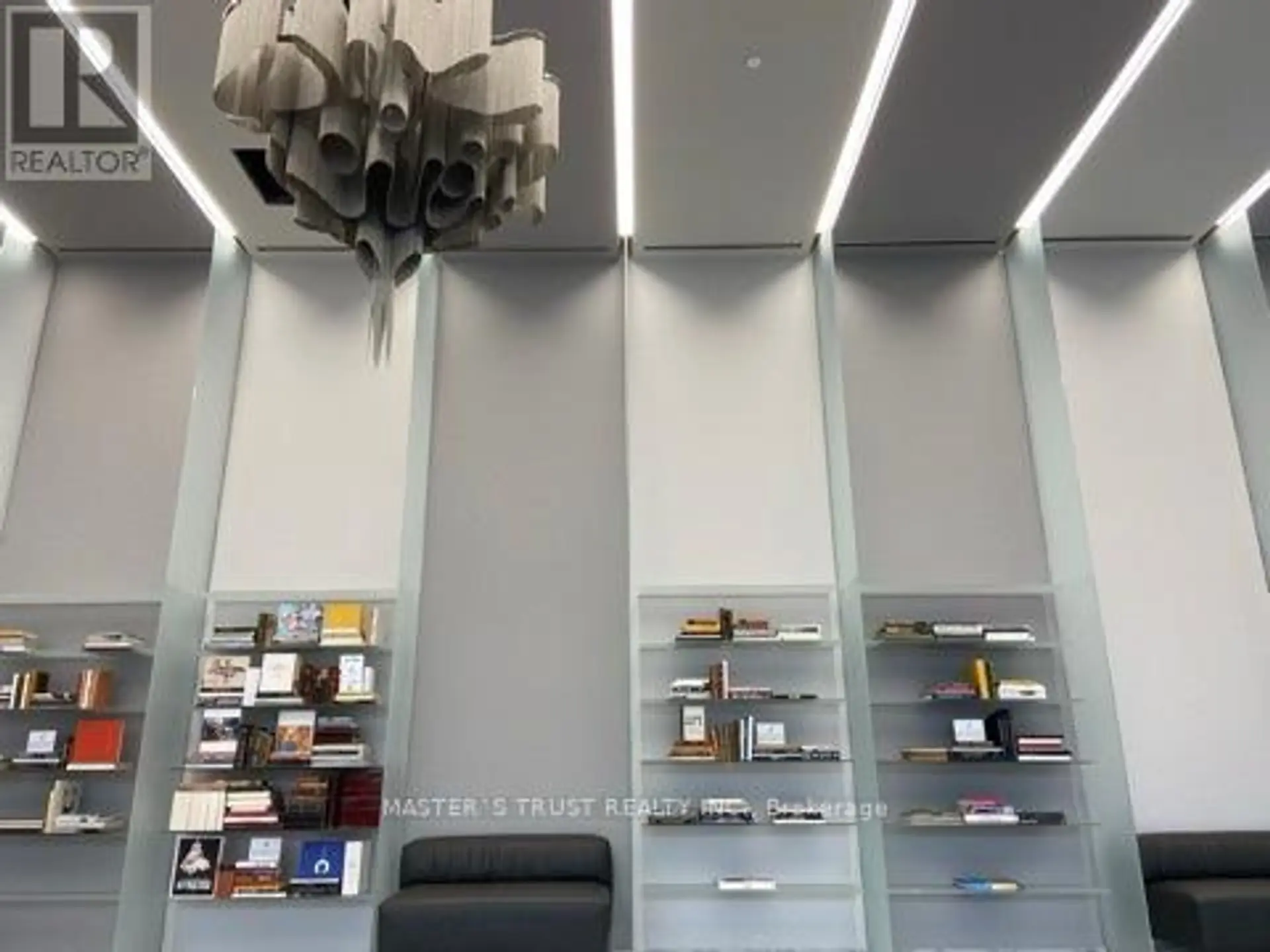 #711 5 SOUDAN AVENUE - Image 2