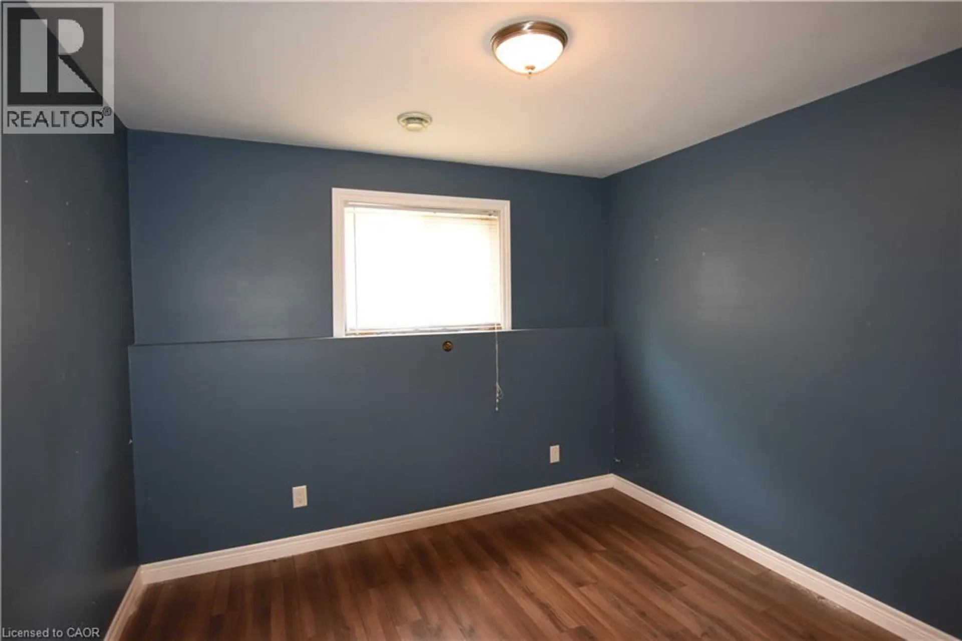 3 ELGIN STREET S - Image 6