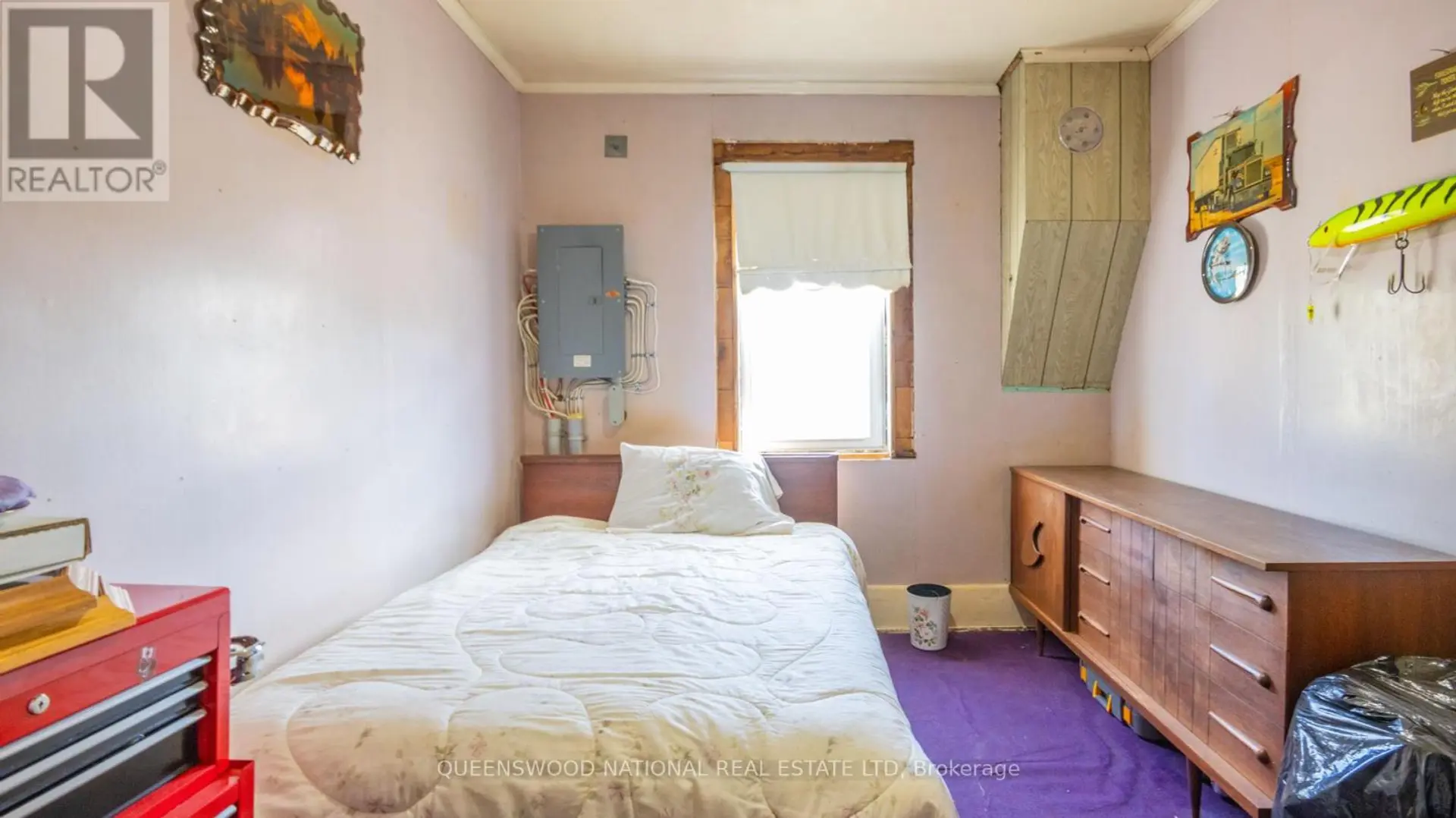 84 ROUND LAKE ROAD N - Image 12