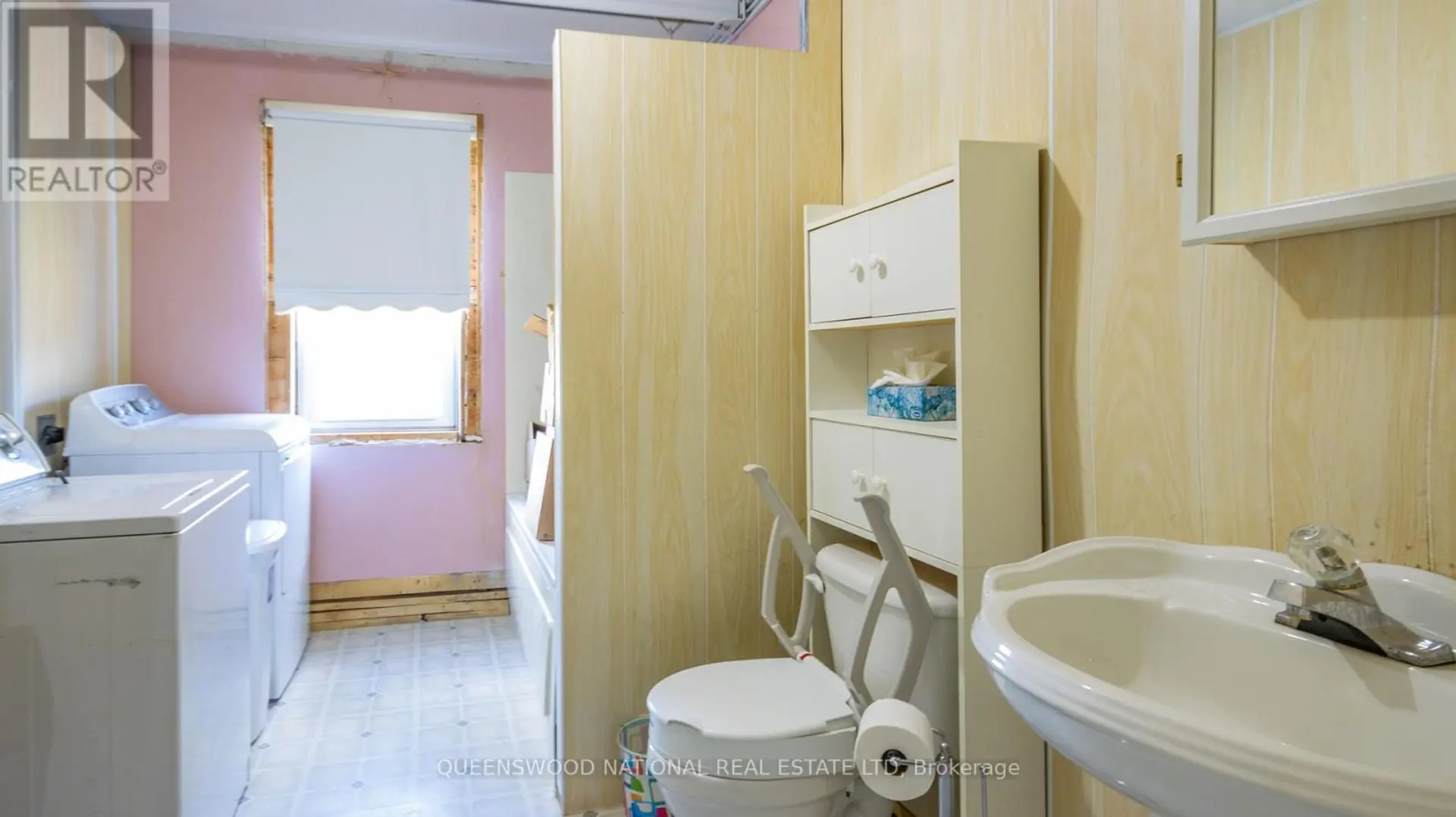 84 ROUND LAKE ROAD N - Image 13