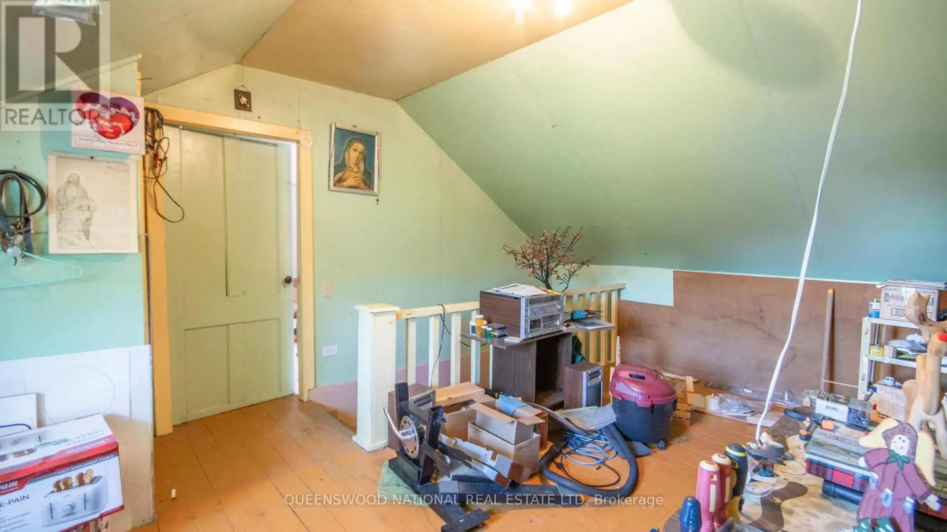 84 ROUND LAKE ROAD N - Image 14