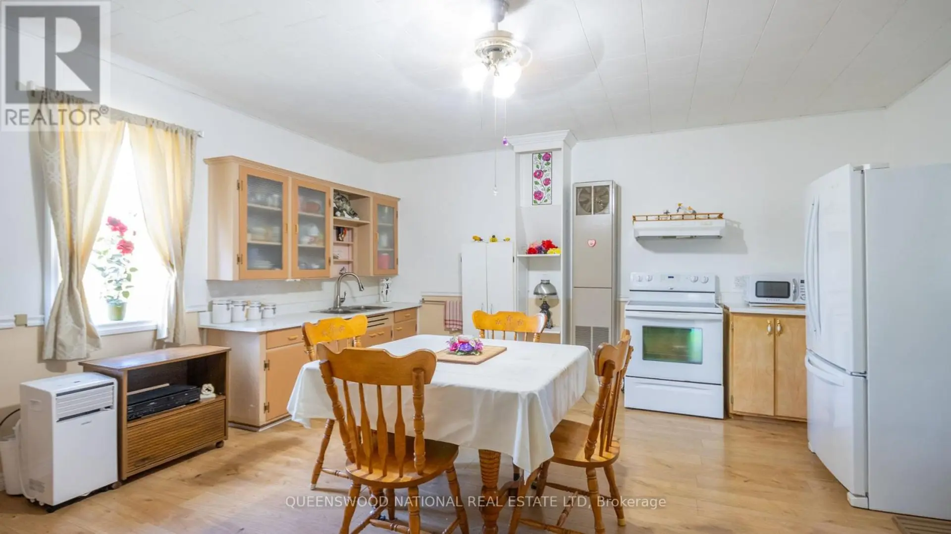 84 ROUND LAKE ROAD N - Image 8