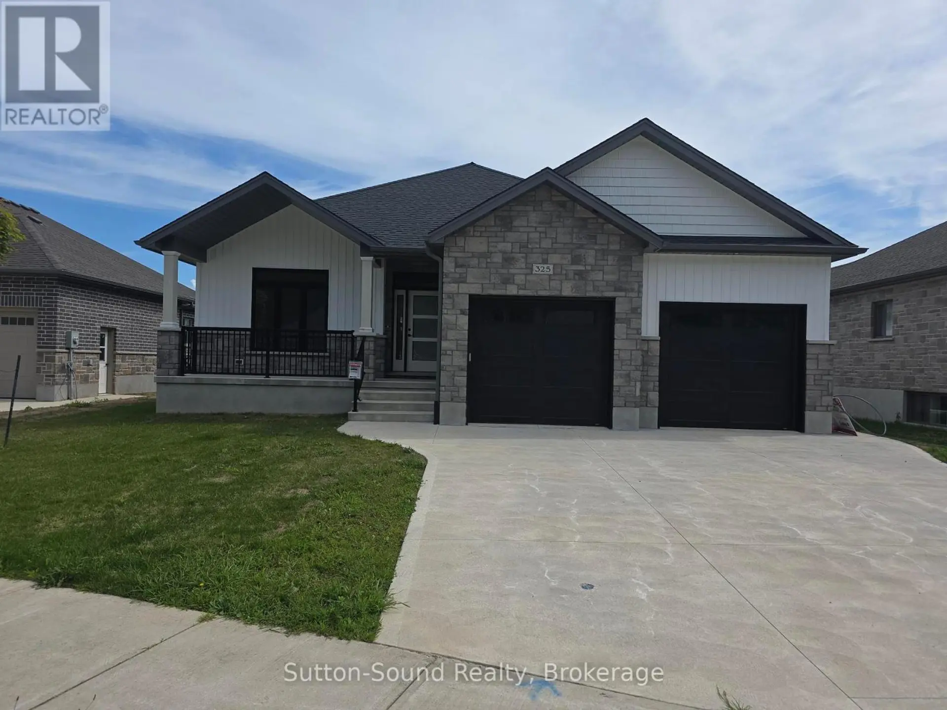 325 6TH AVENUE W - Image 1