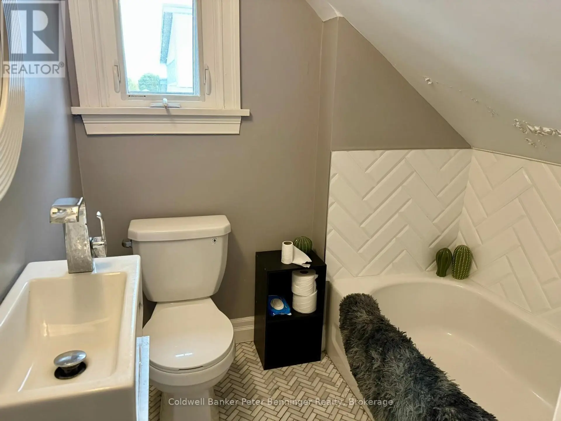 582 9TH STREET - Image 16