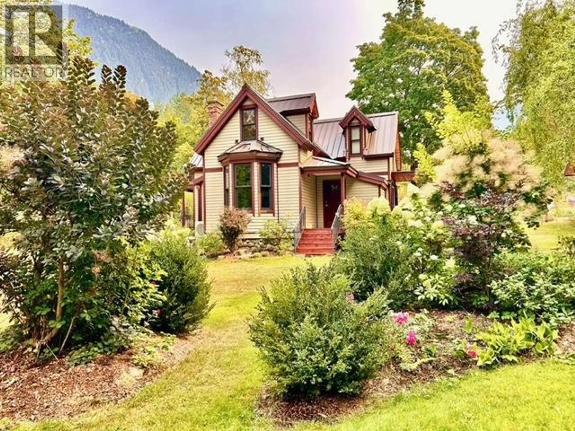 Property at 305 Bellevue Street, New Denver, BC