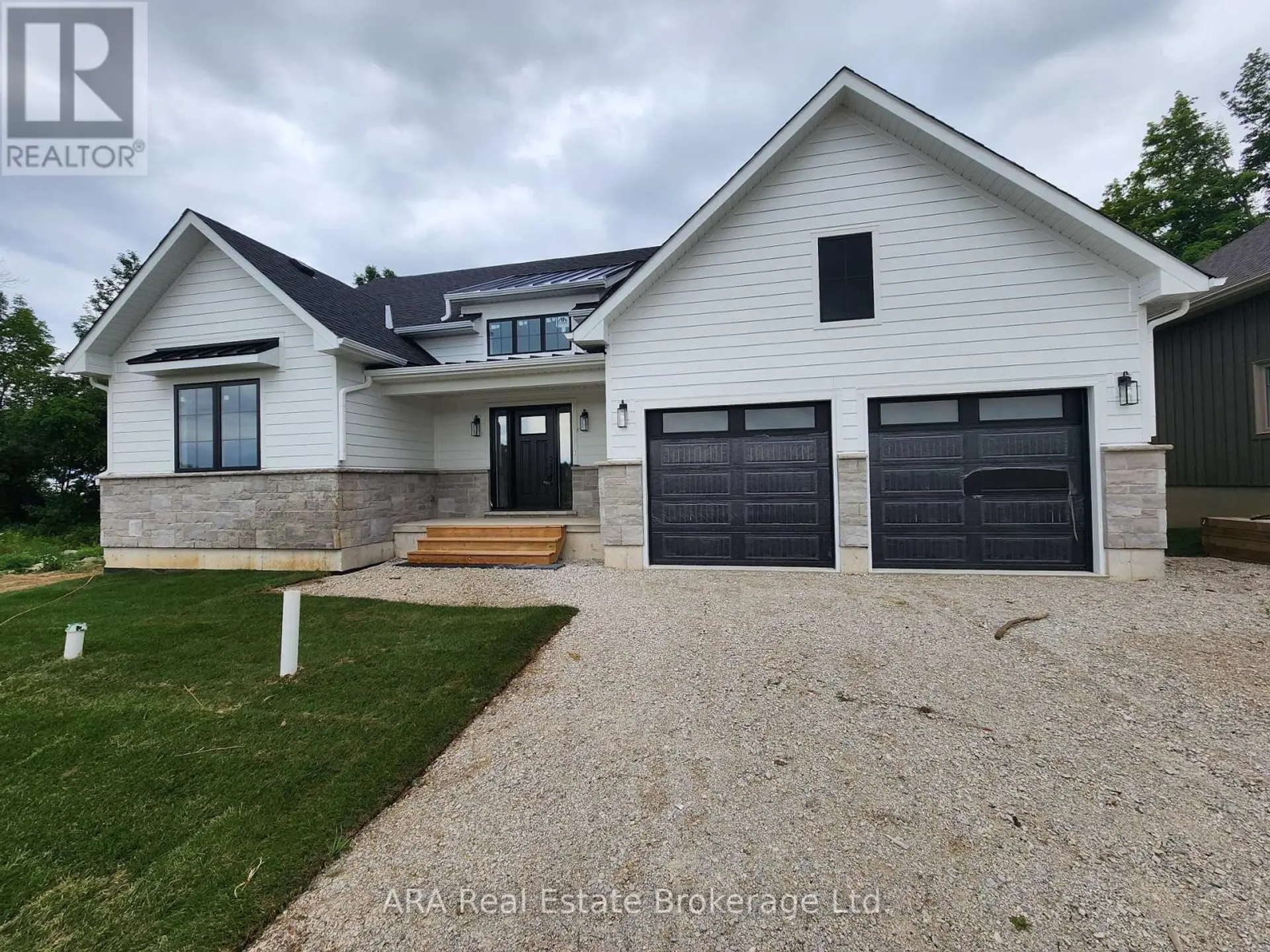 #33 2 HILTON LANE - Image 1