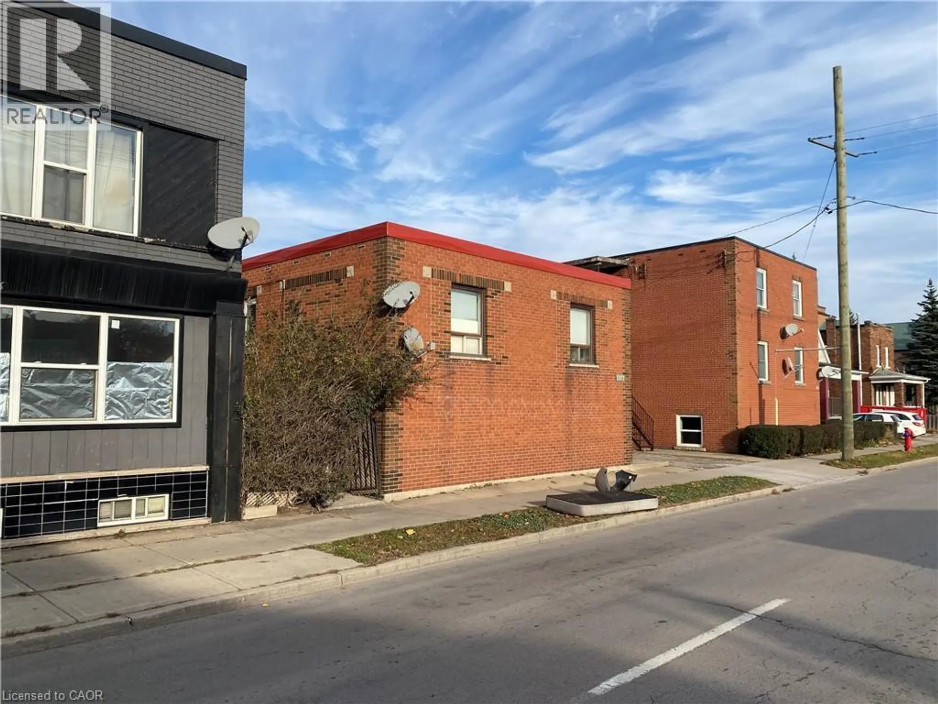 1373 BARTON STREET E - Image 2