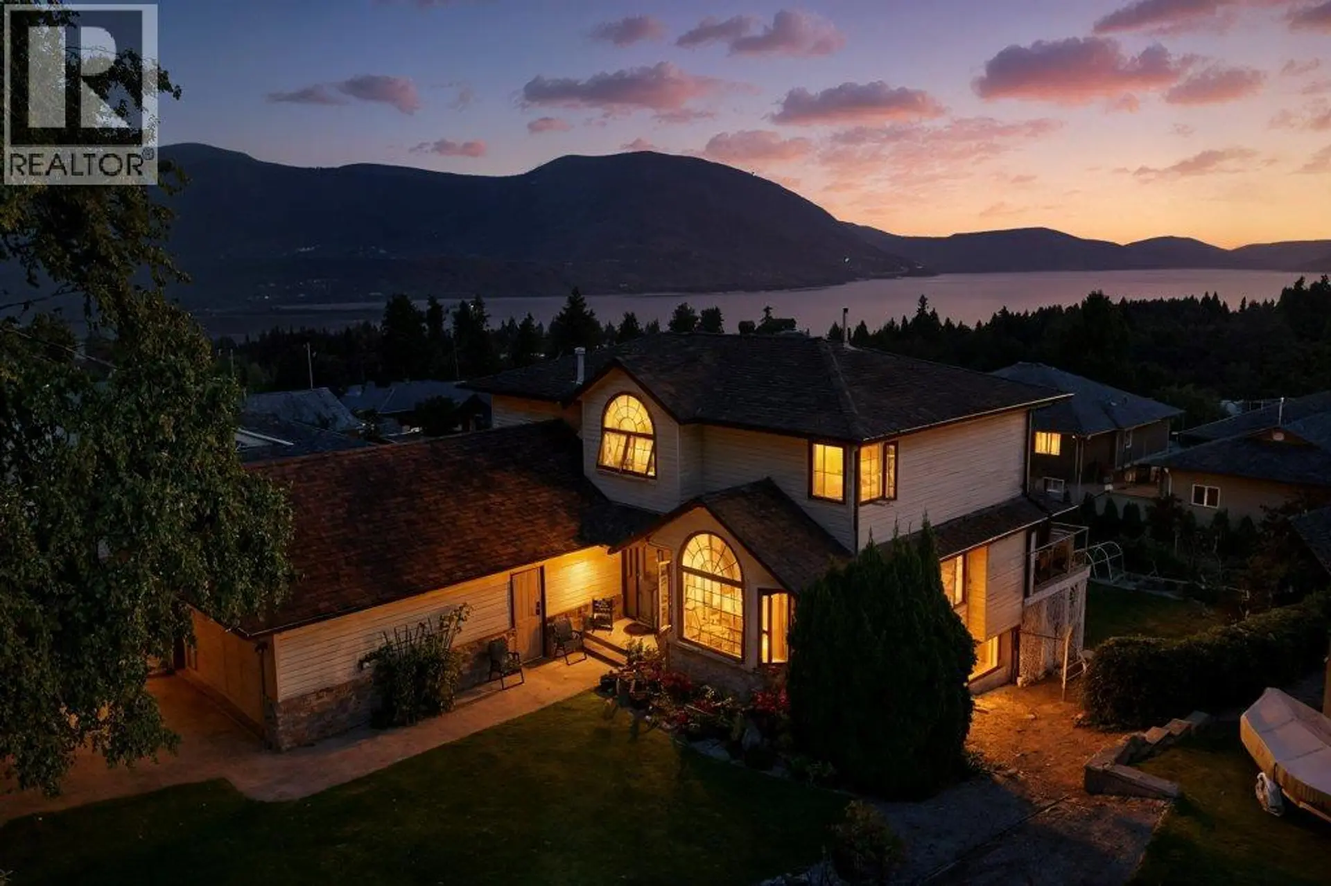 Property at 2121 3 Avenue SE, Salmon Arm, BC