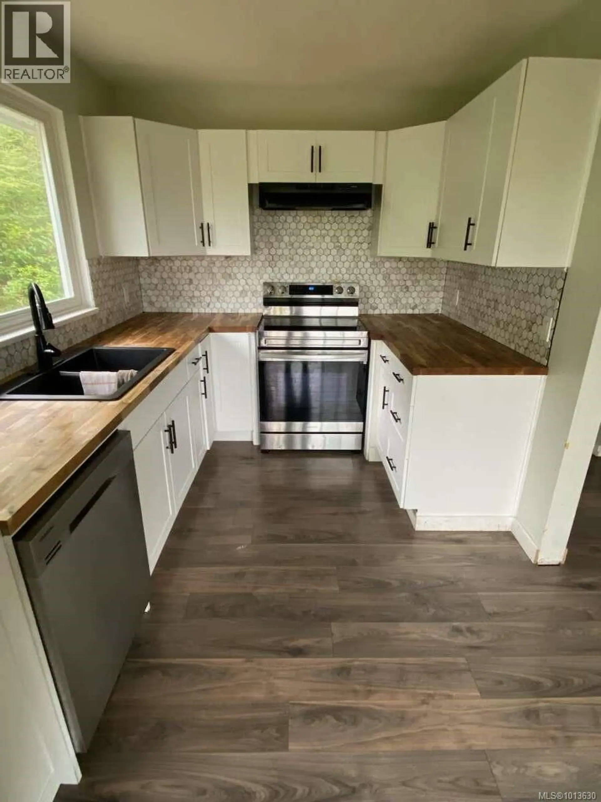 Property at 551 MacMillan Dr, Sayward, BC