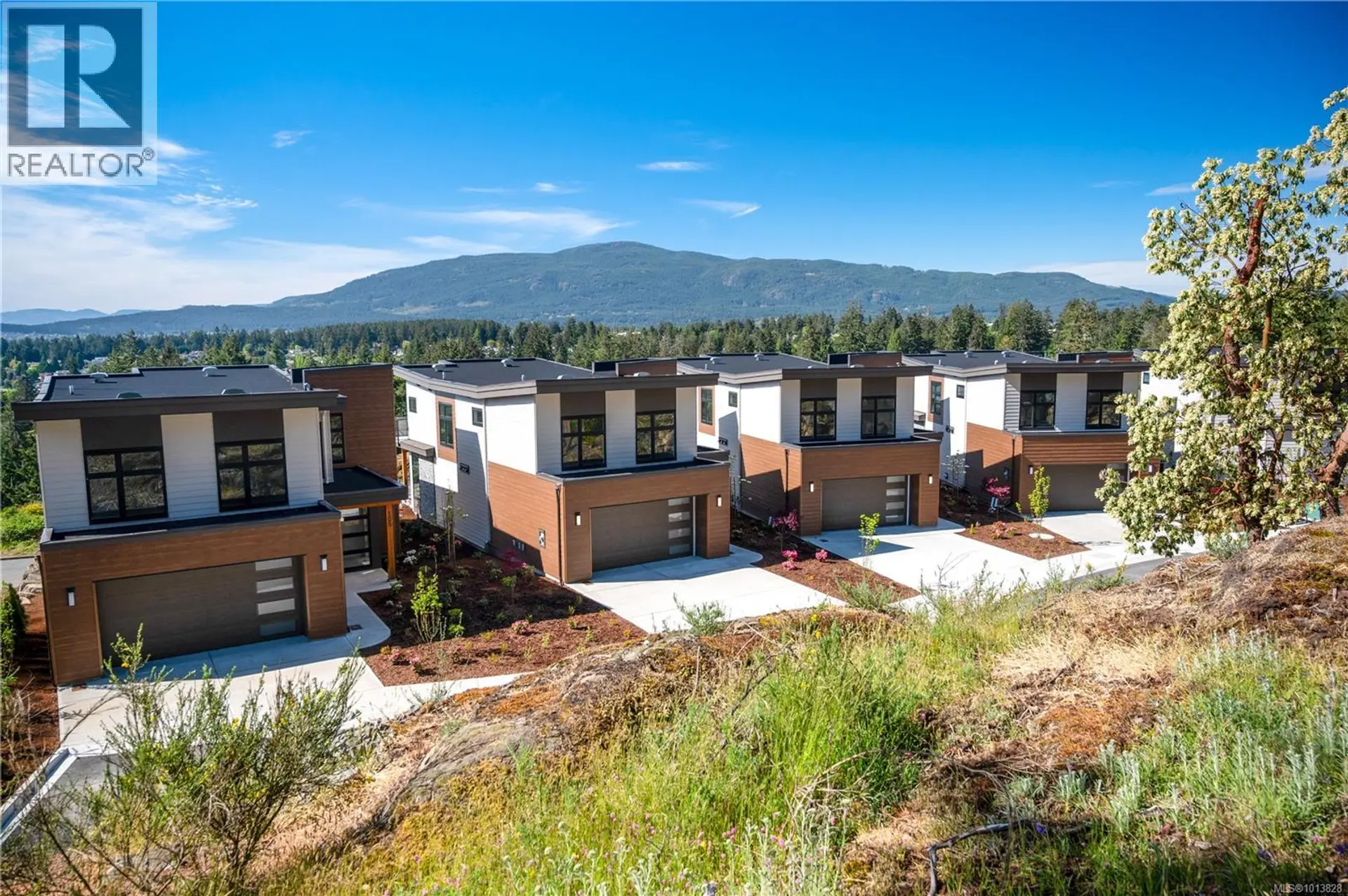 Property at #102 1220 Manzanita Pl, Nanaimo, BC