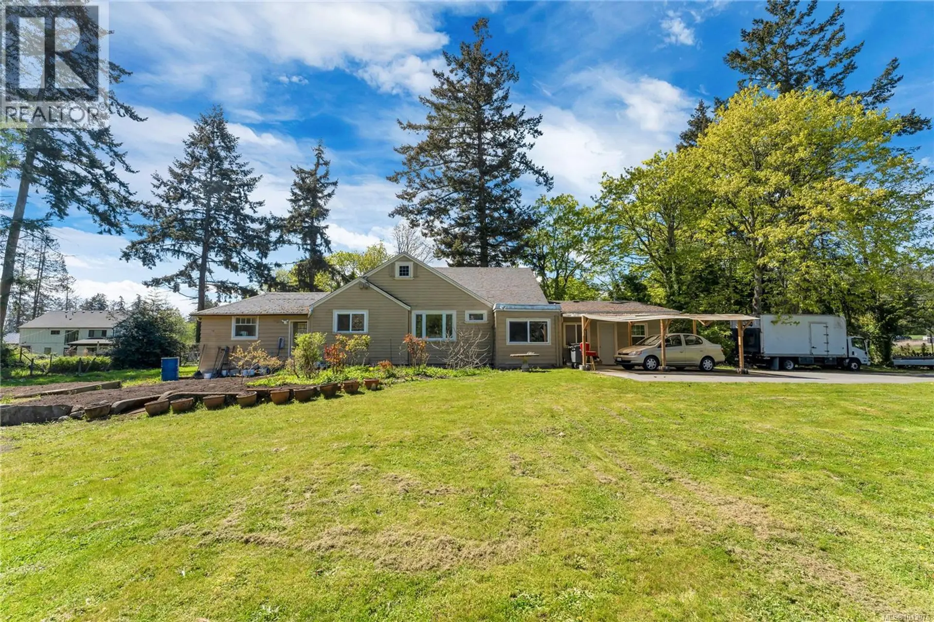 Property at 753 Sayward Rd, Saanich, BC