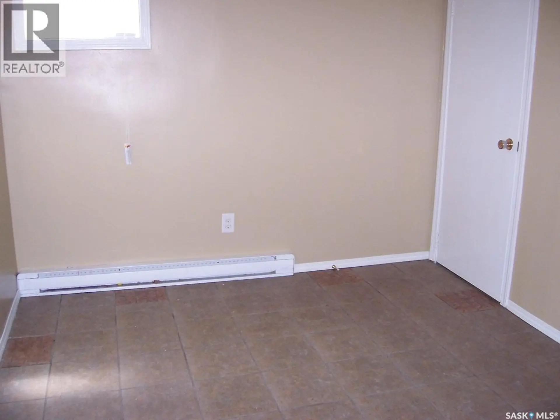 843 7TH STREET E - Image 10