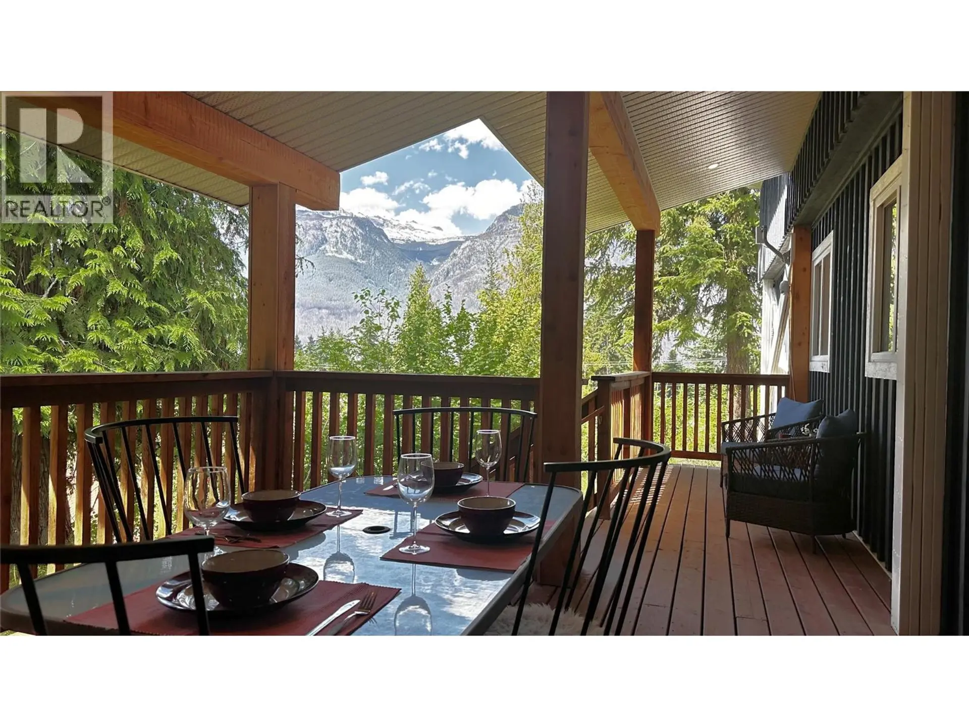 Property at 811 Victoria Street, New Denver, BC