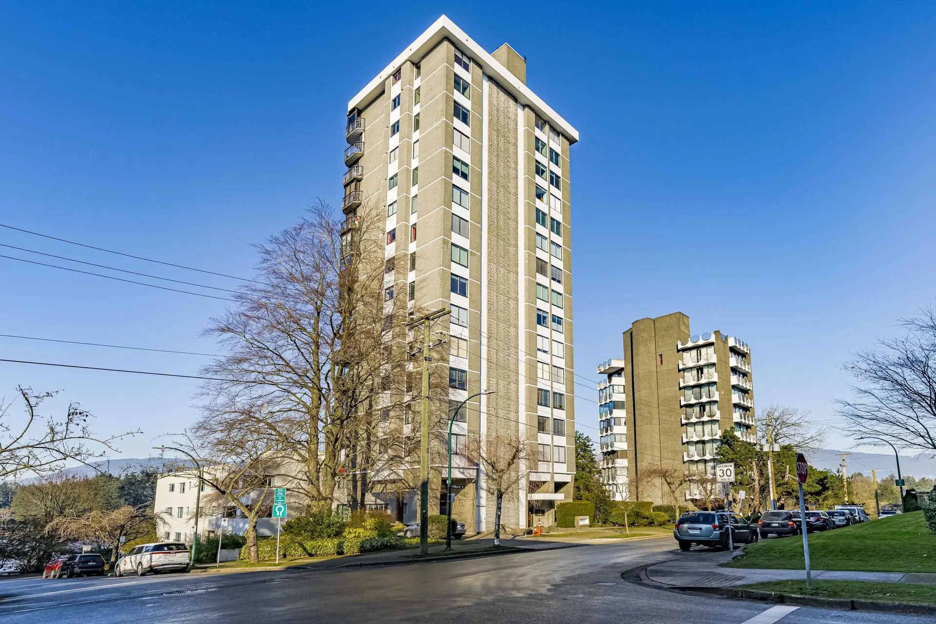 Property at #1001 845 Chilco Street, Vancouver, BC