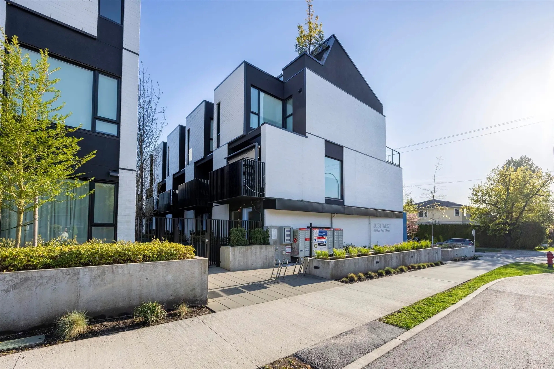 #24 94 W King Edward Avenue - Image 9