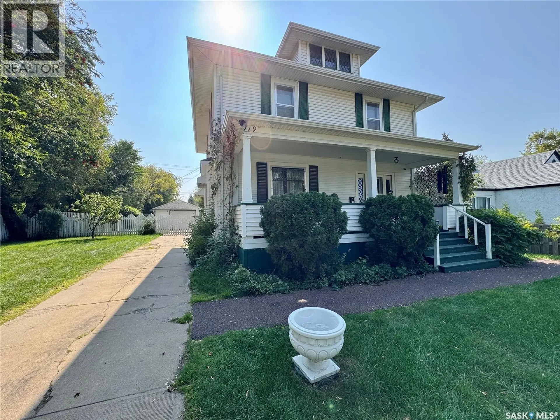 119 22ND STREET E - Image 1