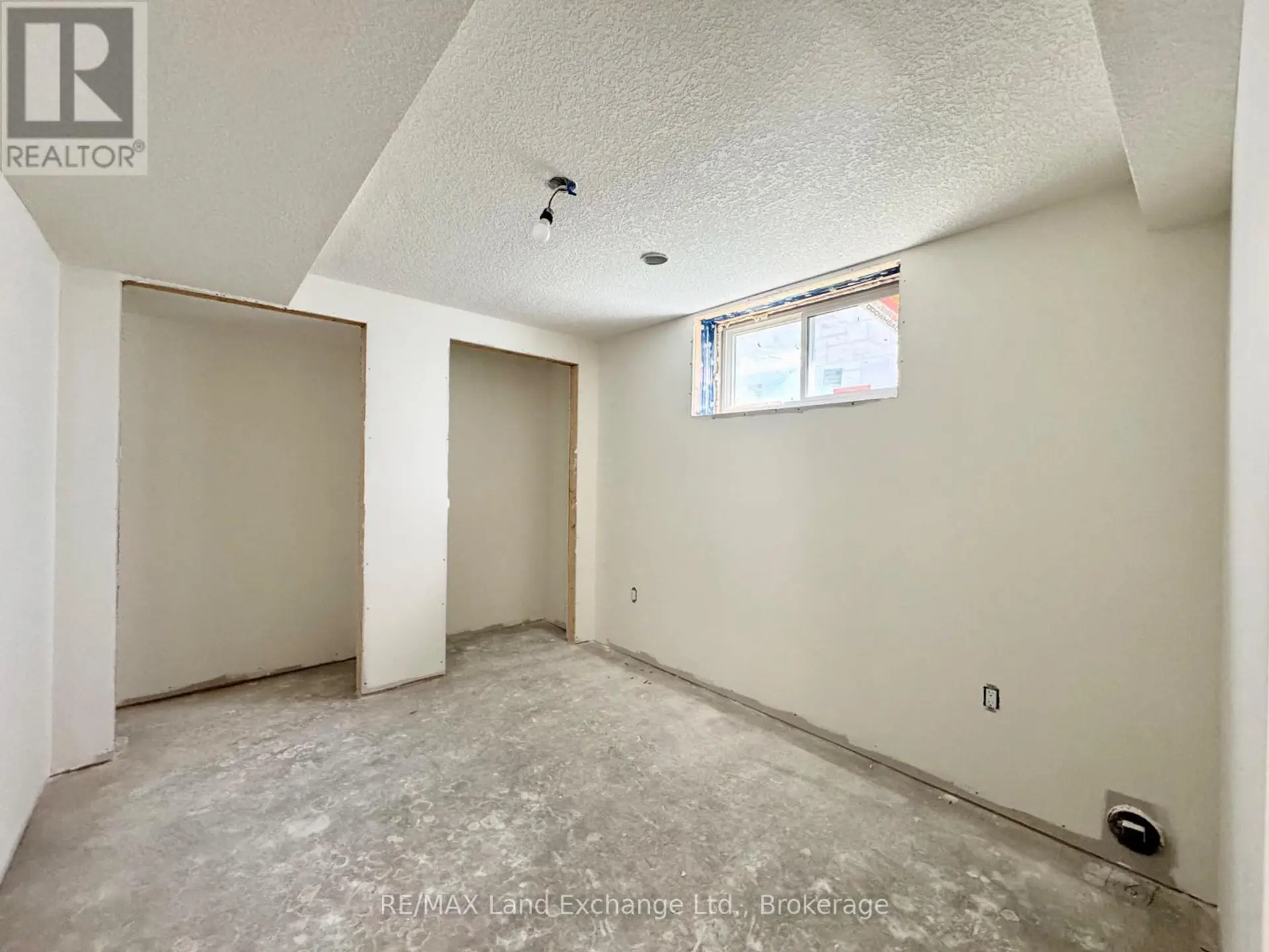 448 BURNSIDE STREET - Image 11