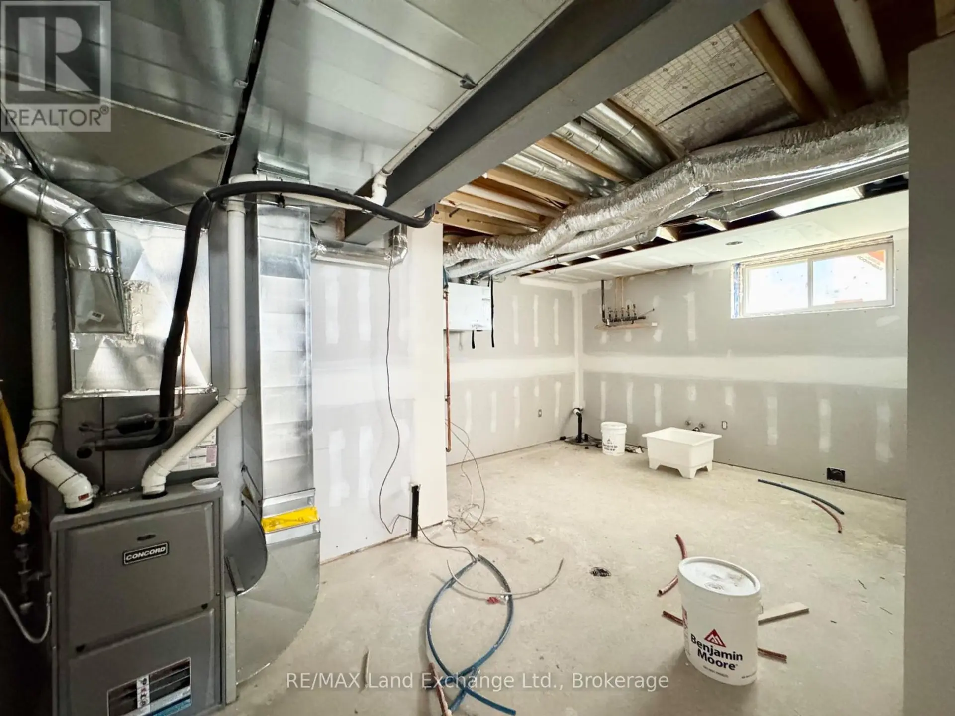 448 BURNSIDE STREET - Image 12