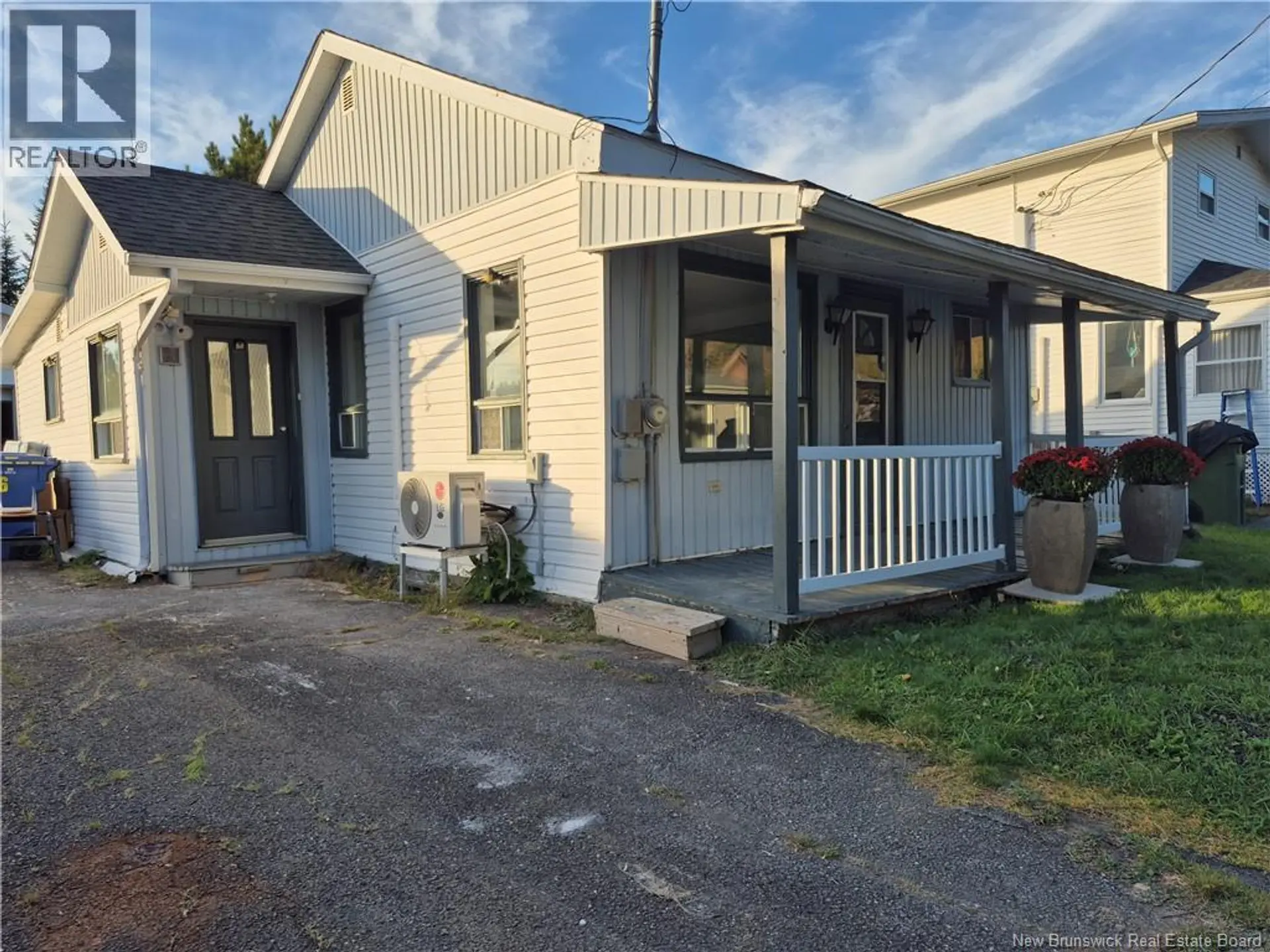 6 DAMASE STREET - Image 4