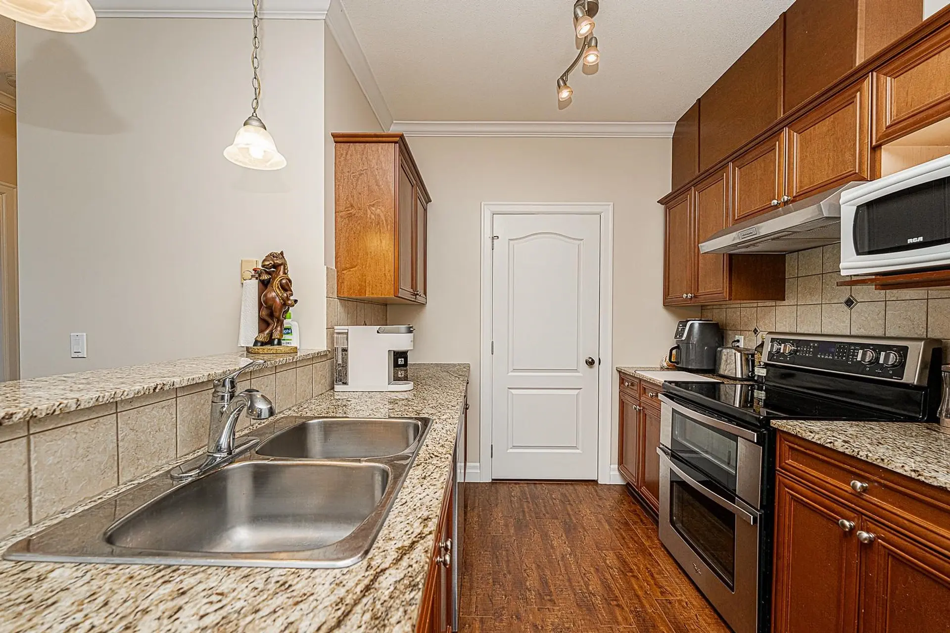 #305 9270 Edward Street - Image 6
