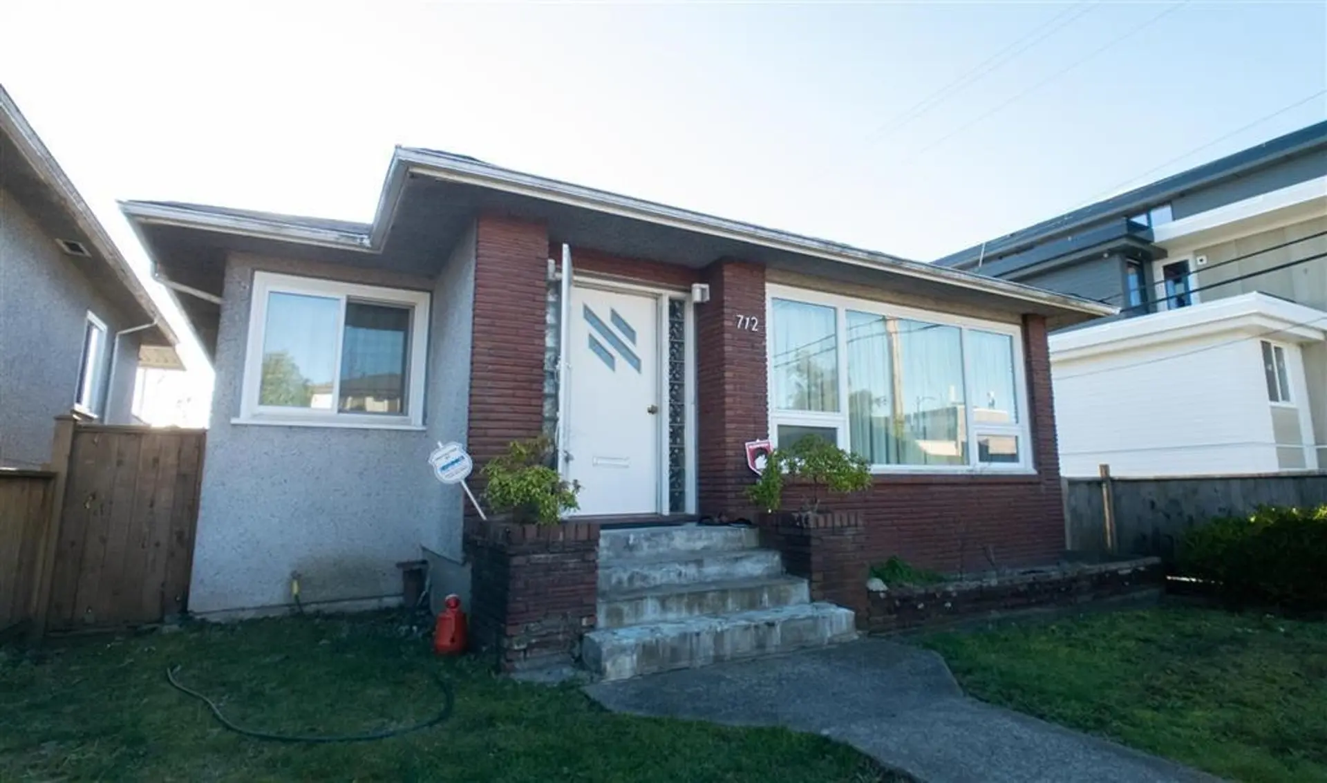 Property at 712 E 57 Avenue, Vancouver, BC