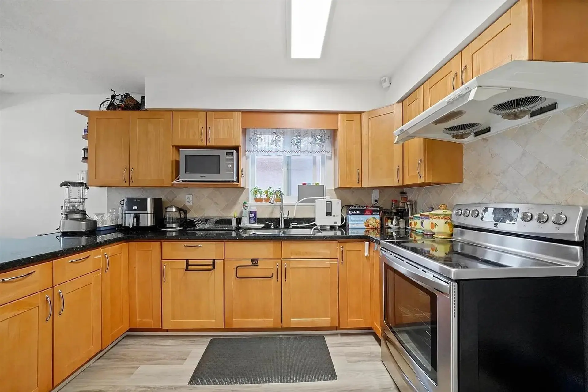 2374 E 33rd Avenue - Image 4