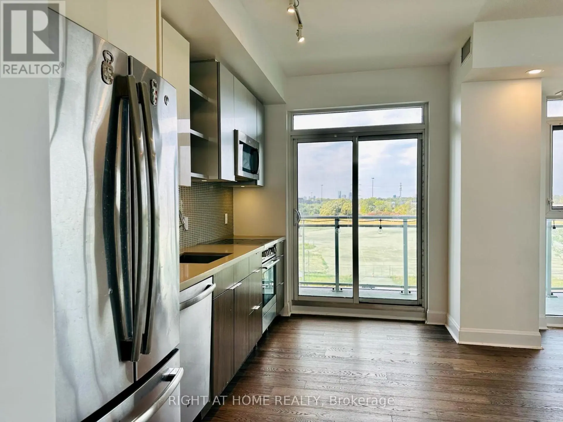 #504 33 SHORE BREEZE DRIVE - Image 10