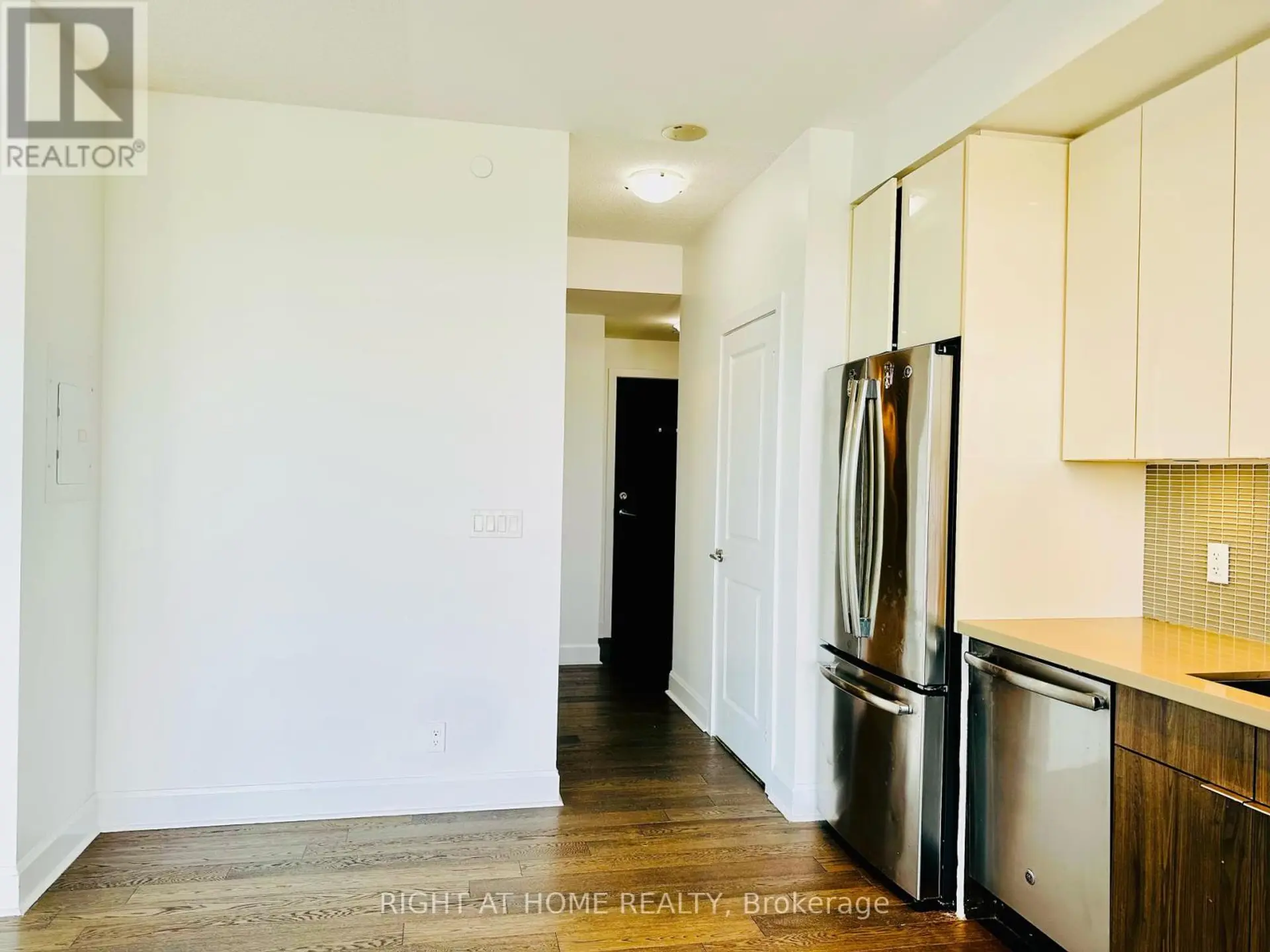 #504 33 SHORE BREEZE DRIVE - Image 8