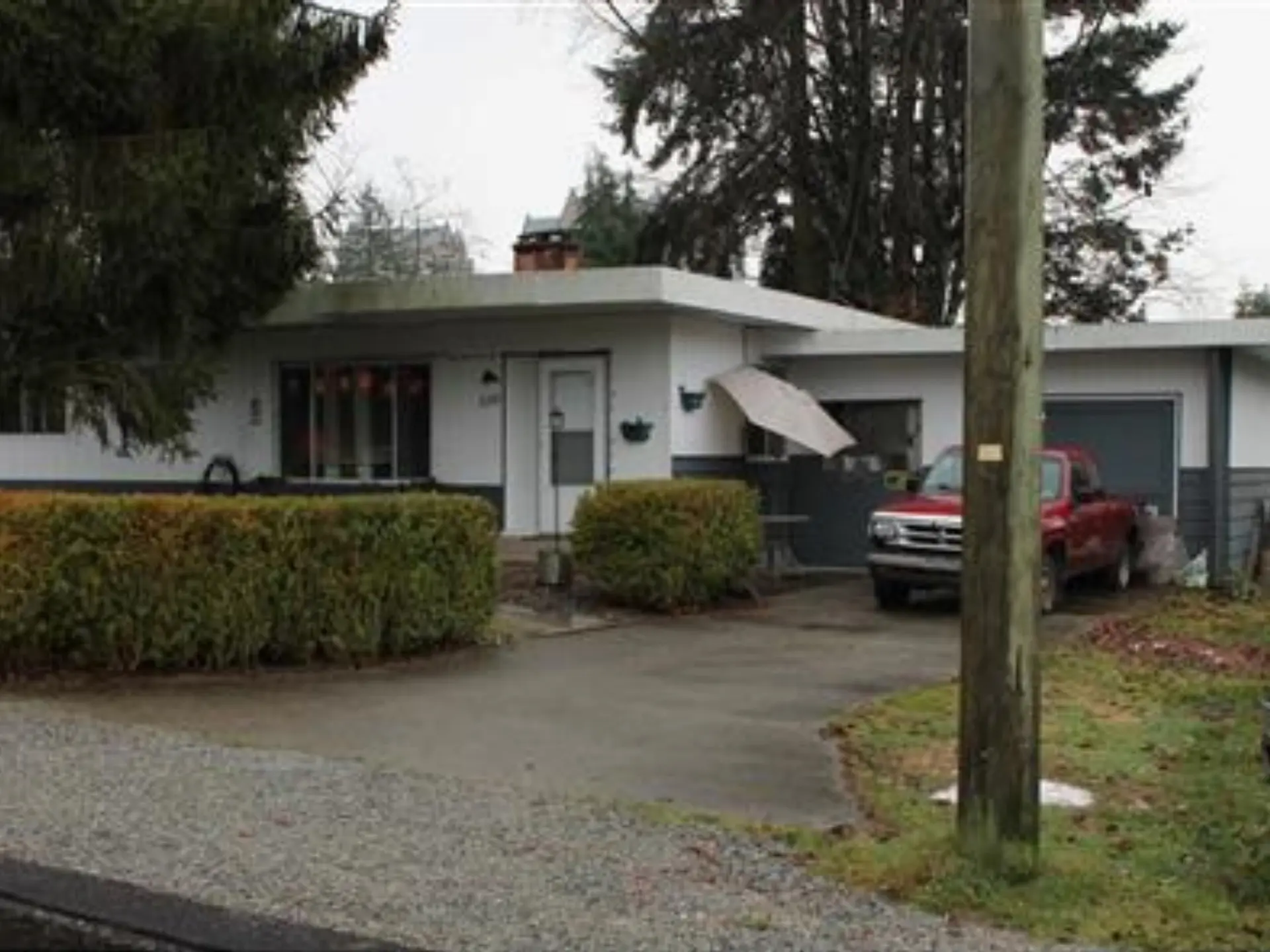 516 Cochrane Avenue - Image 2