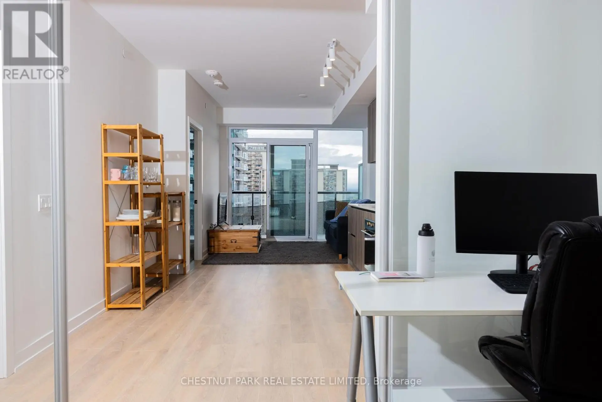 #1807 117 BROADWAY AVENUE - Image 4