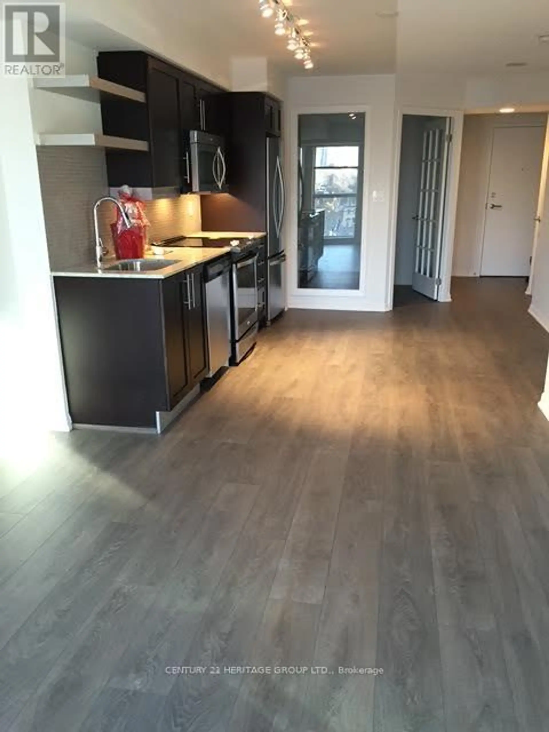 #1015 400 ADELAIDE STREET E - Image 6