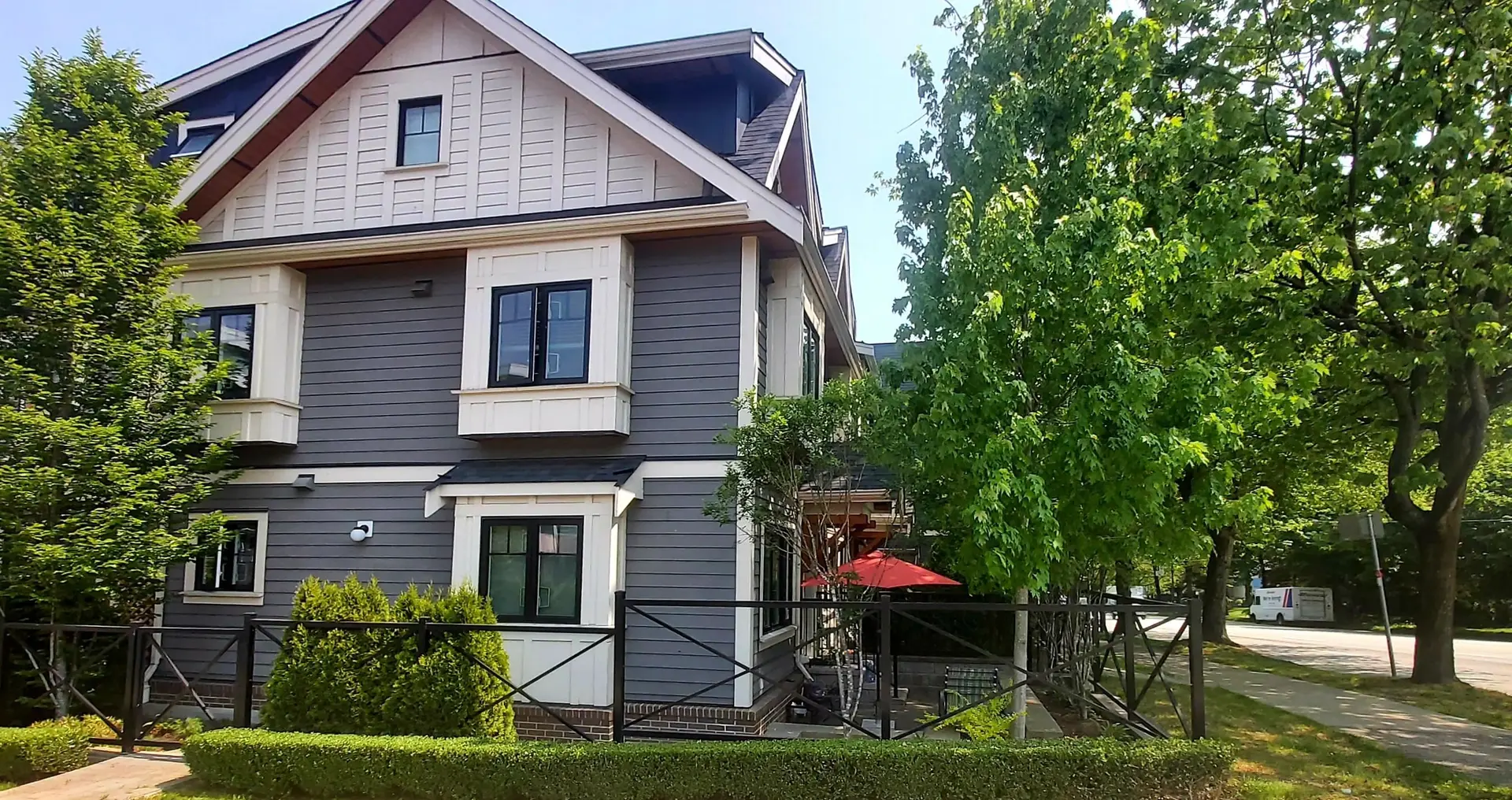 Property at 901 E Broadway, Vancouver, BC