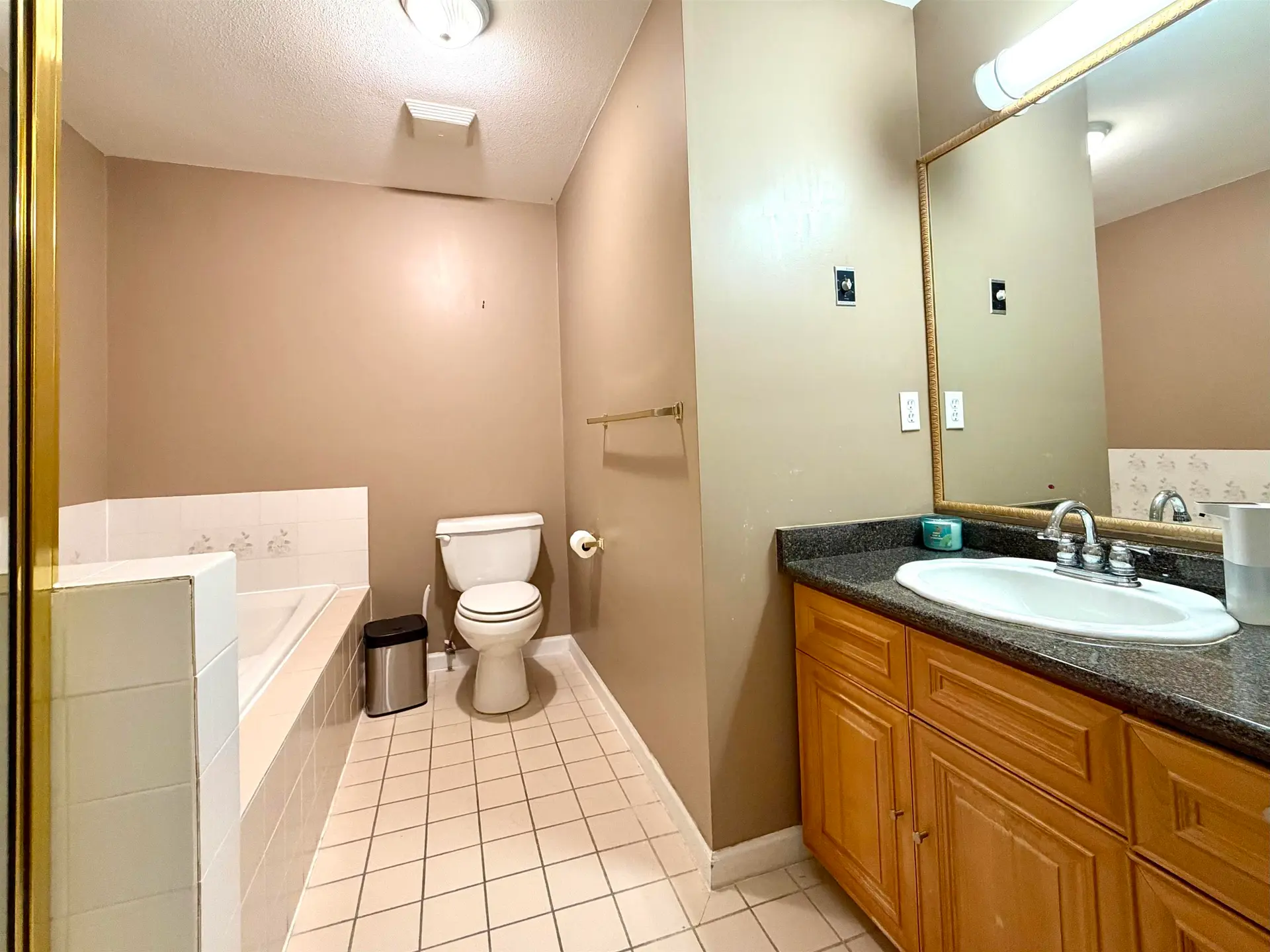 #4 9700 Blundell Road - Image 14