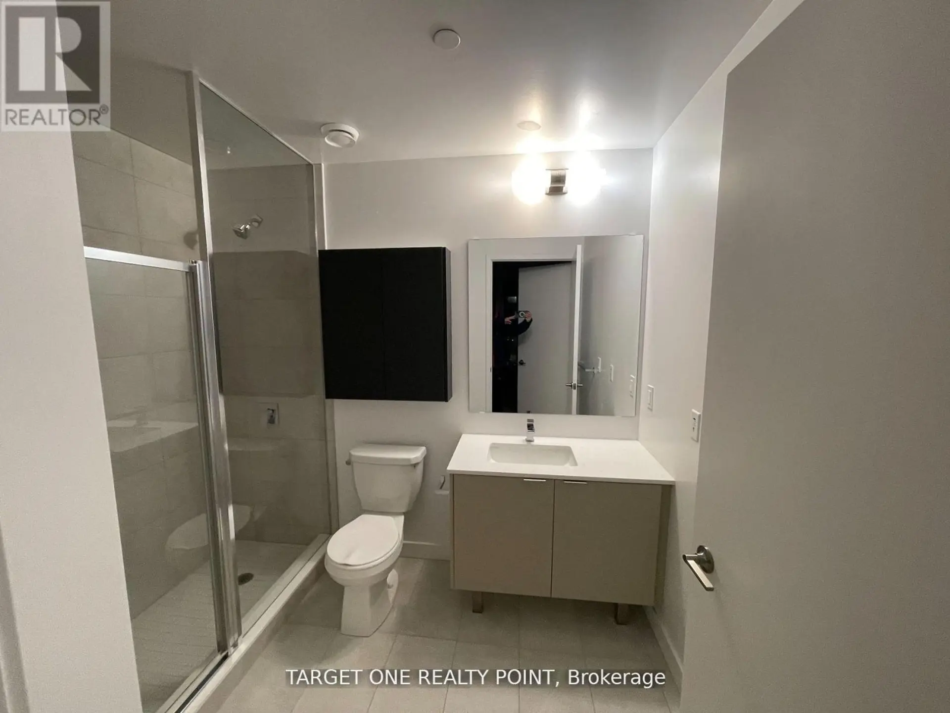 #1006 8 TIPPETT ROAD - Image 10