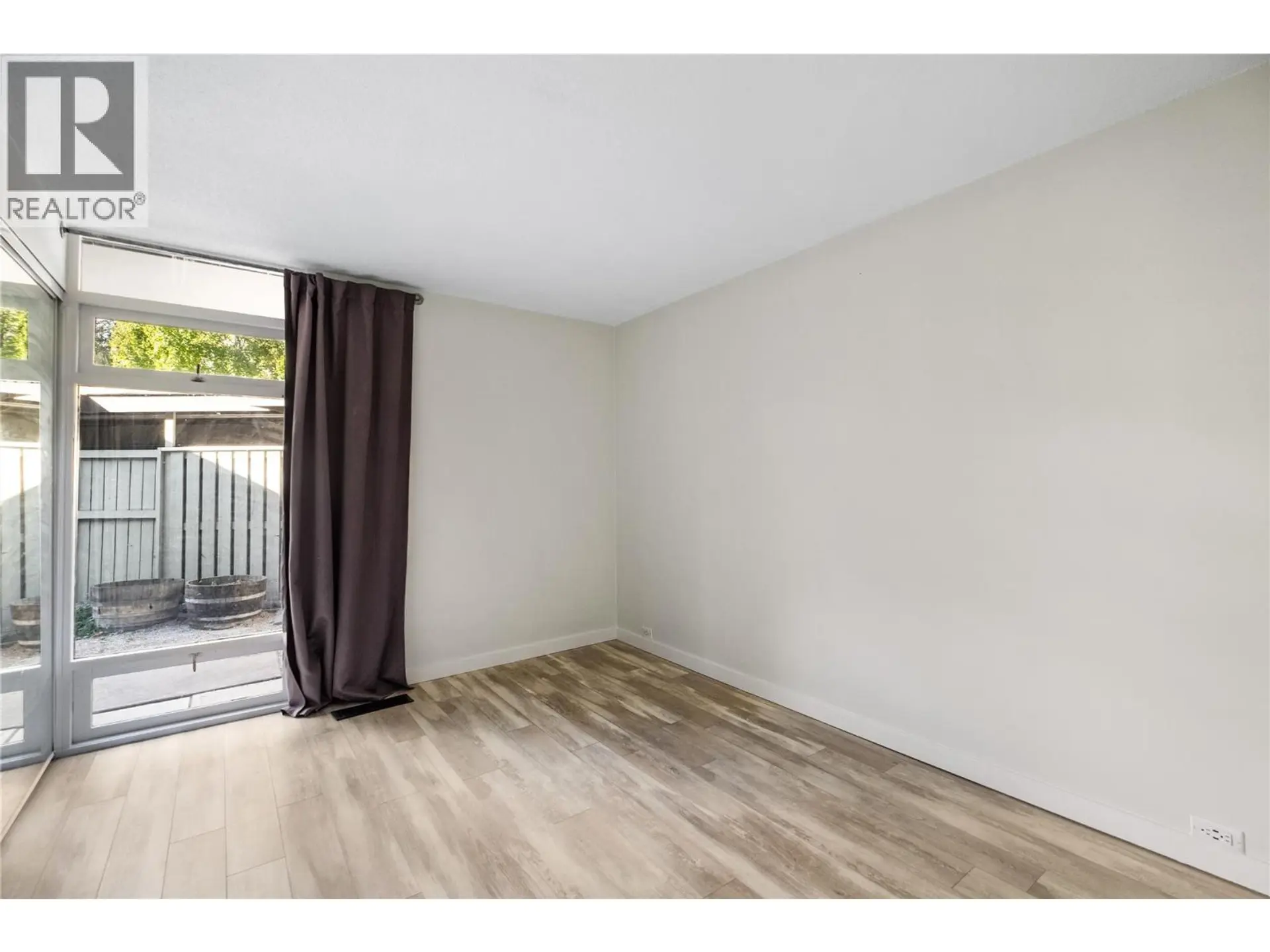 #14 353 Boyce Crescent - Image 10